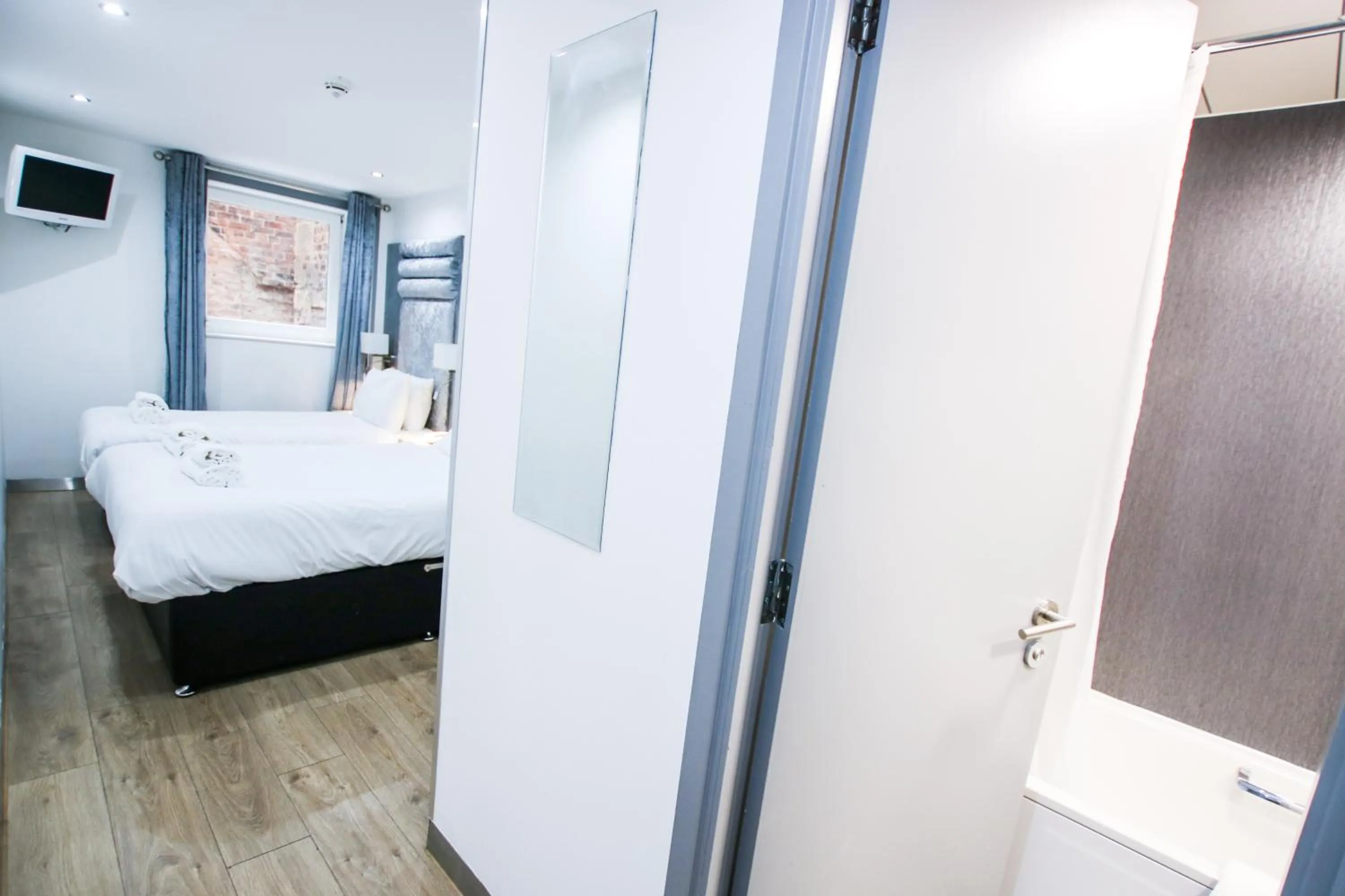 Bathroom in Brunswick Merchant City Hotel