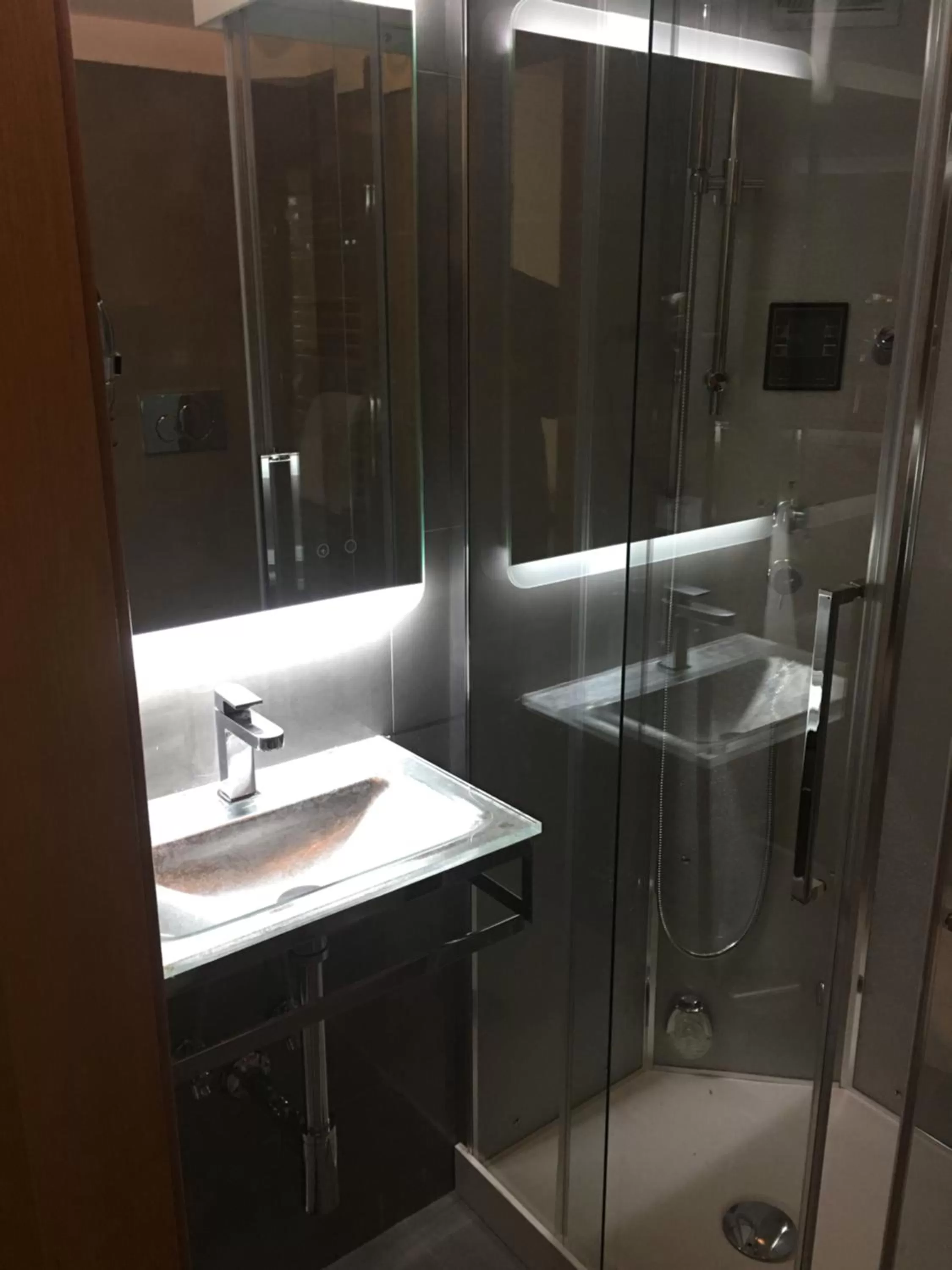 Bathroom in Albergo Marin