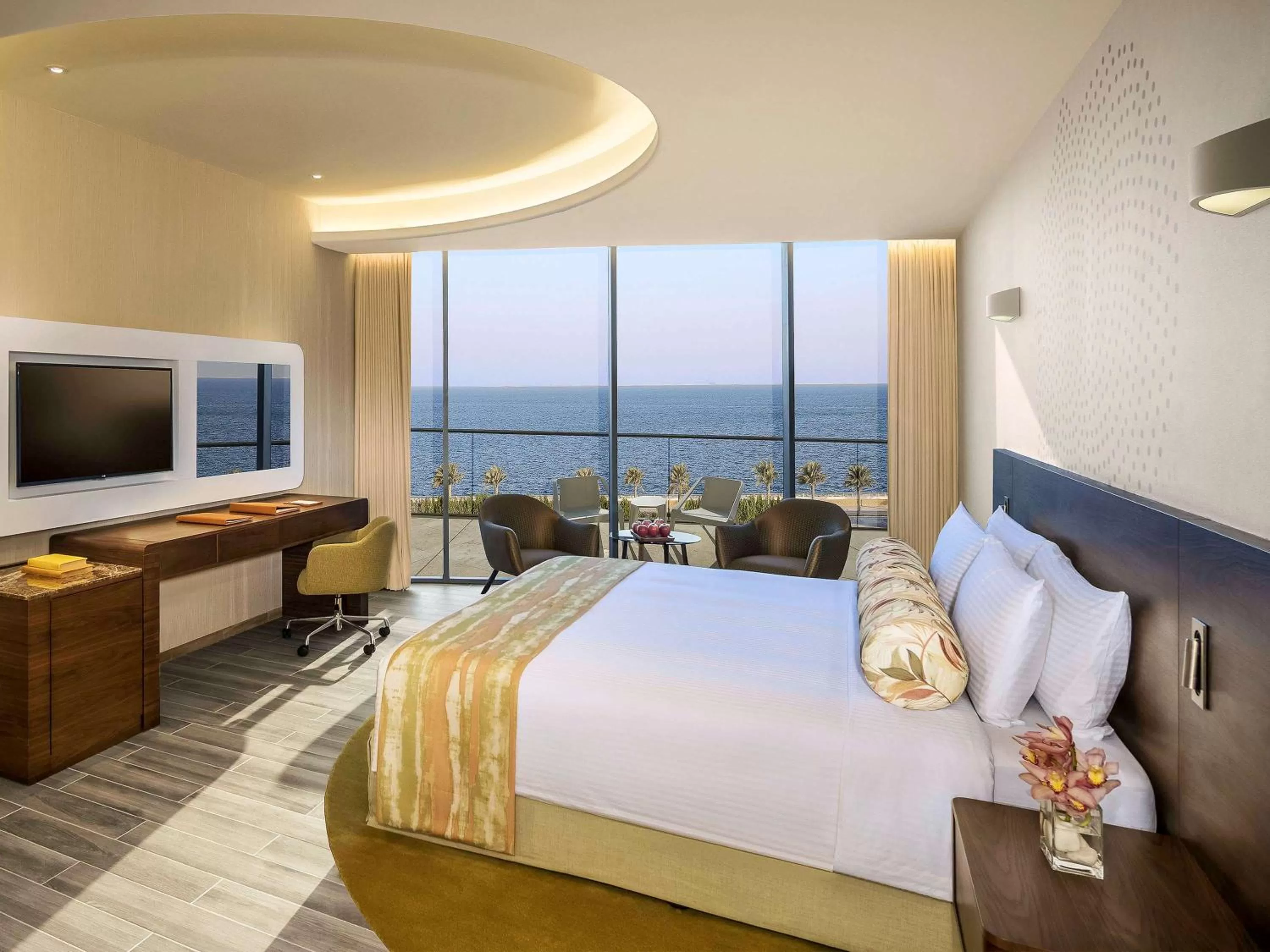 Photo of the whole room, Bed in The Retreat Palm Dubai MGallery by Sofitel