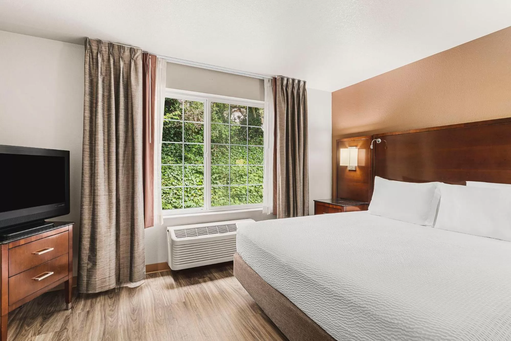 Bed in The Ashley Inn & Suites