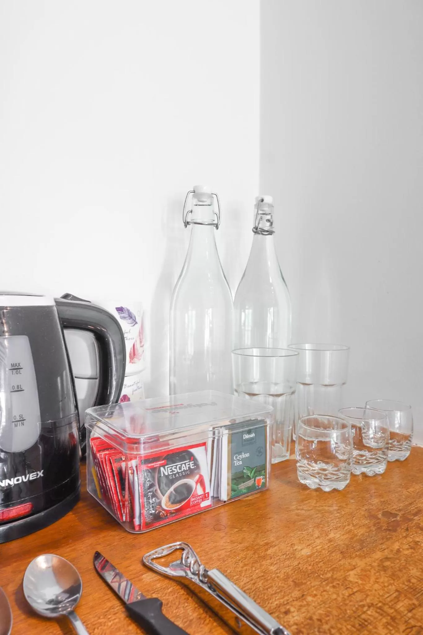 Coffee/tea facilities in The One Ella