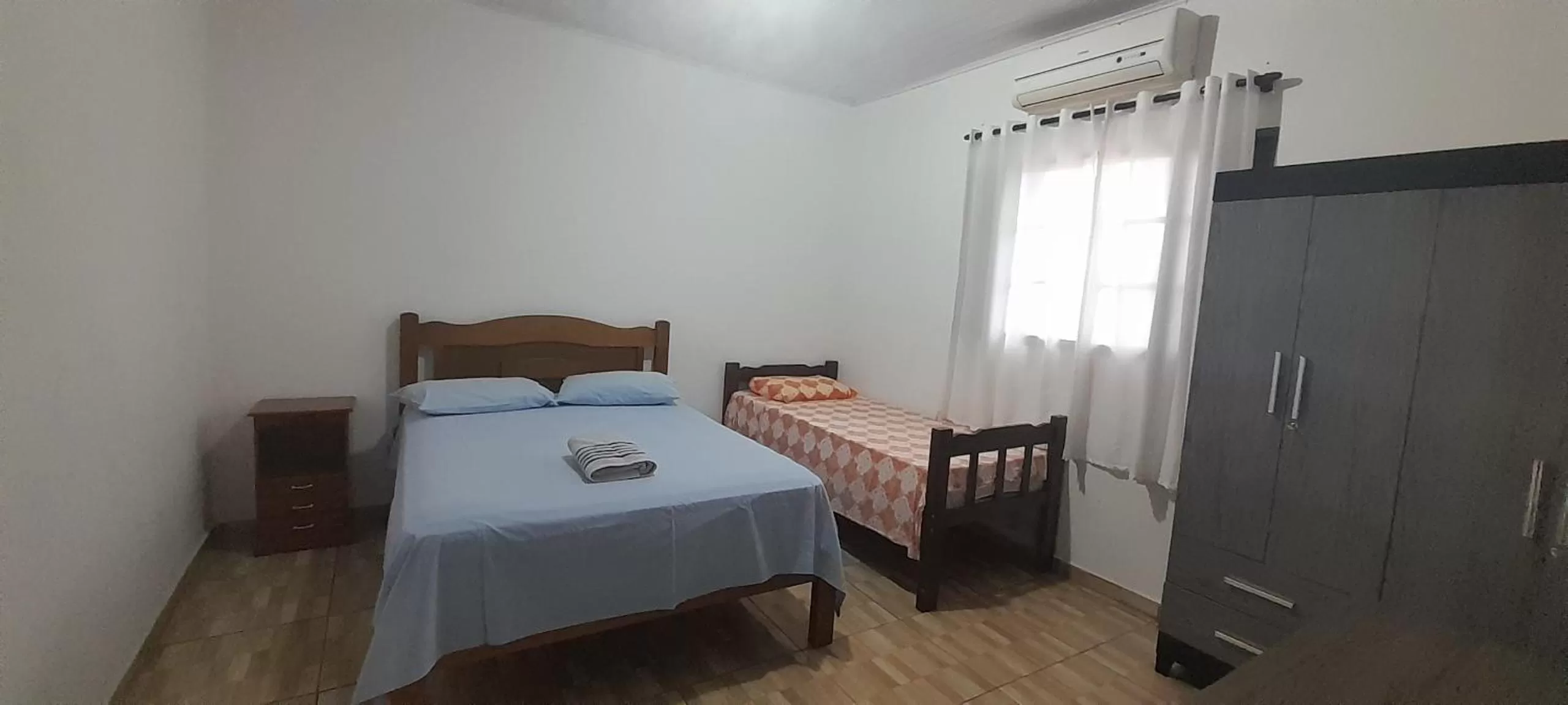 Bed in Suits - Canto do sabia