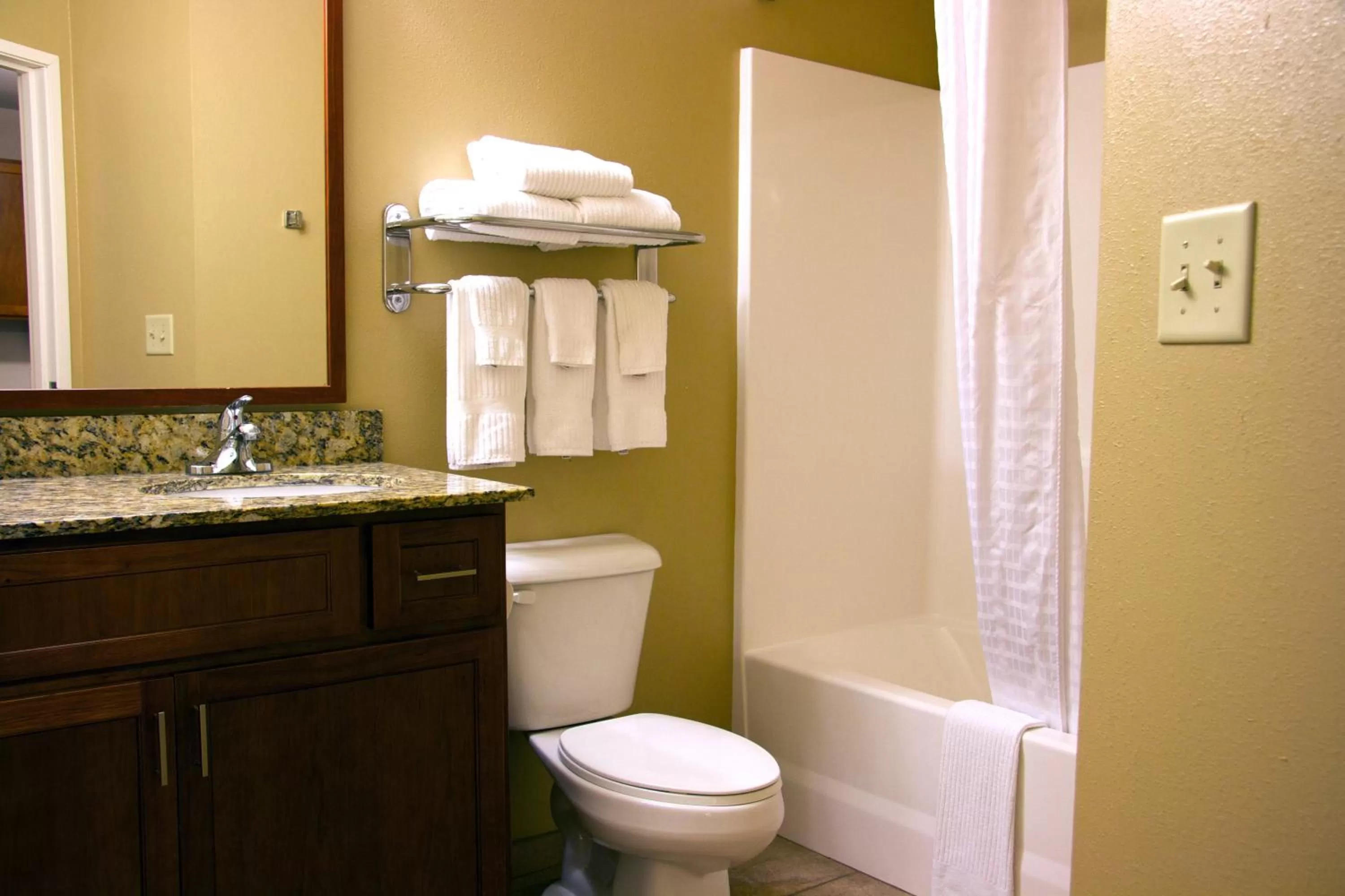 Queen Studio in Candlewood Suites Champaign-Urbana University Area, an IHG Hotel