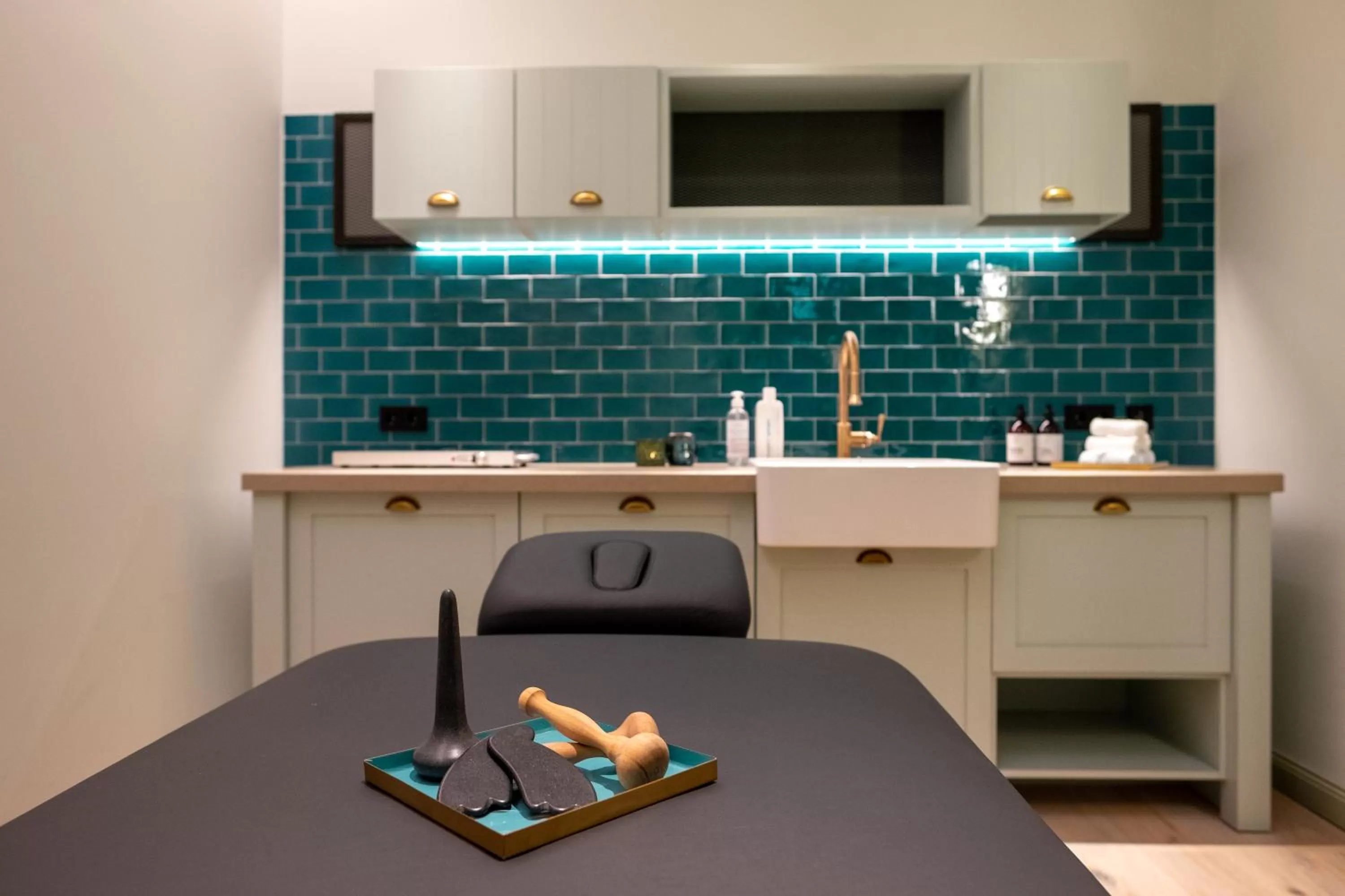 Massage in Das James