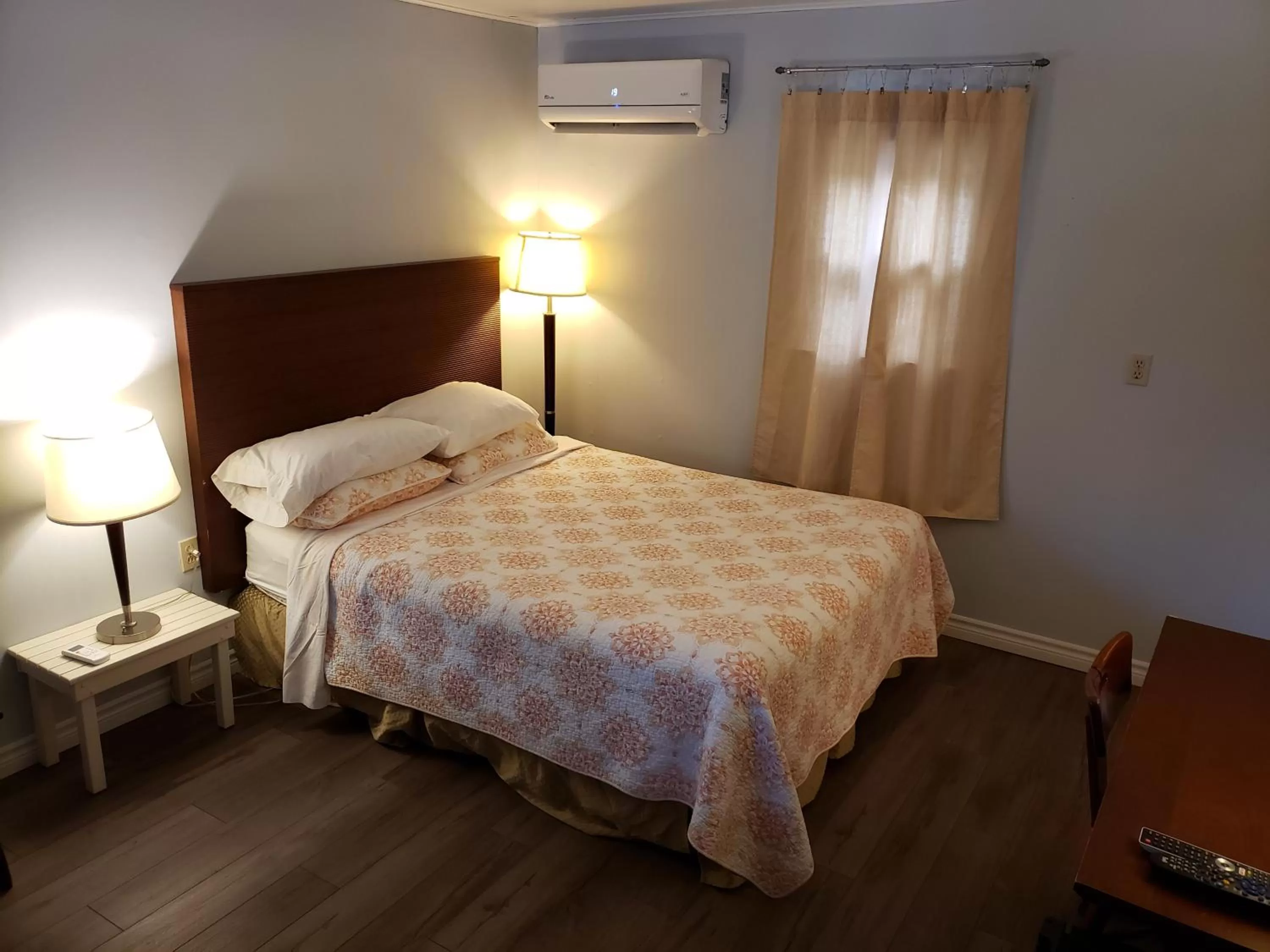 Bed in Pinecone Motel