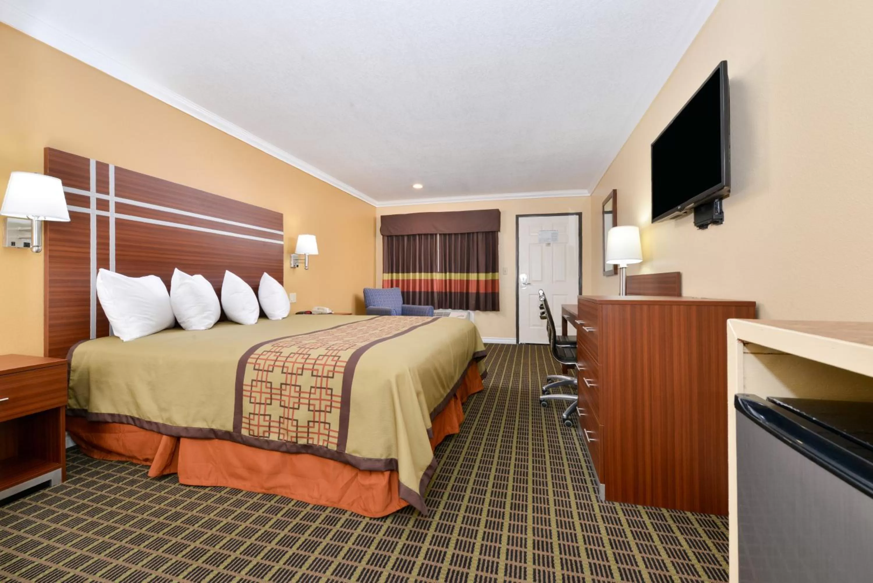 Photo of the whole room, Bed in Americas Best Value Inn - Azusa/Pasadena