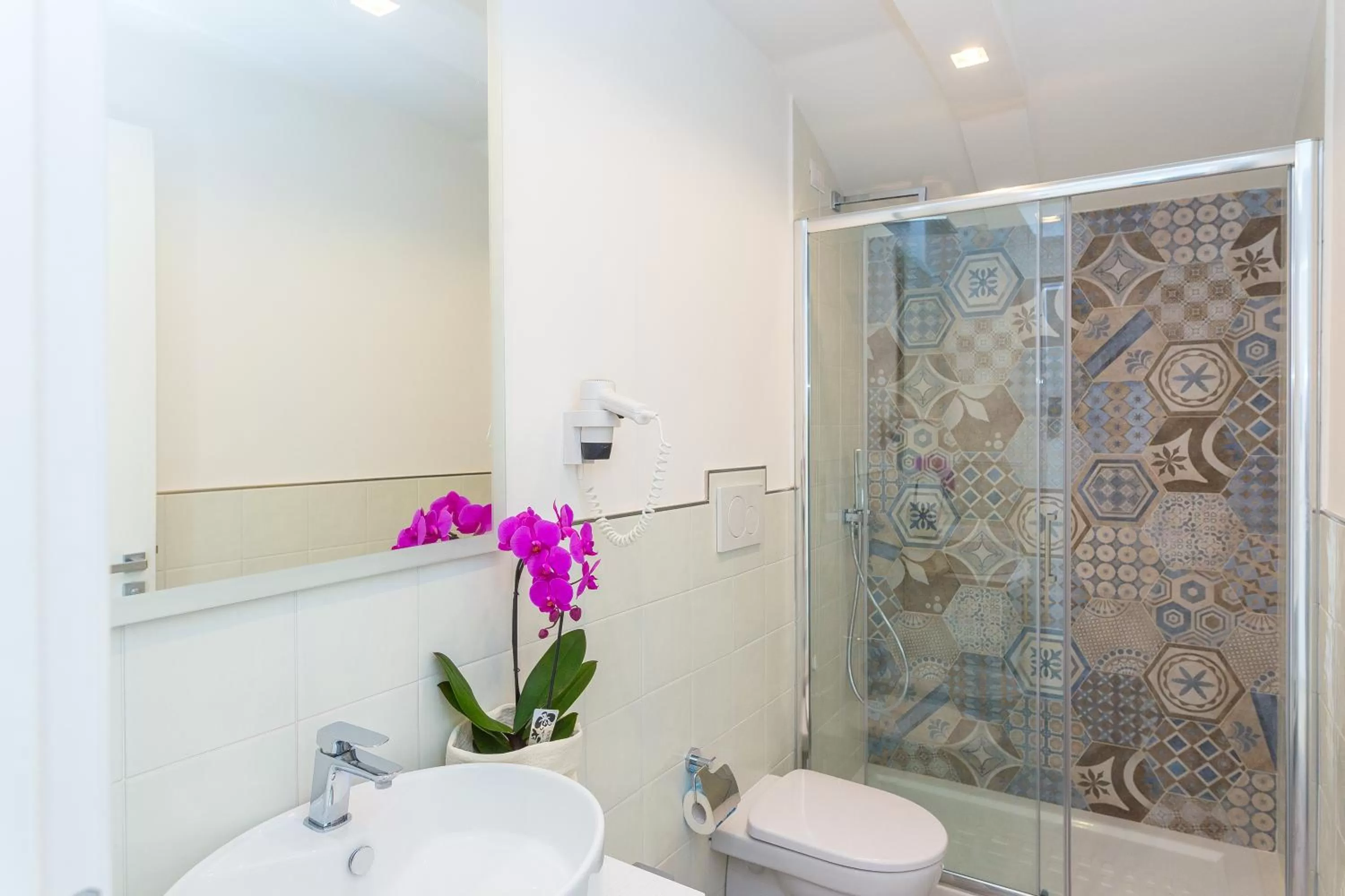 Shower in Hotel Rivoli Sorrento