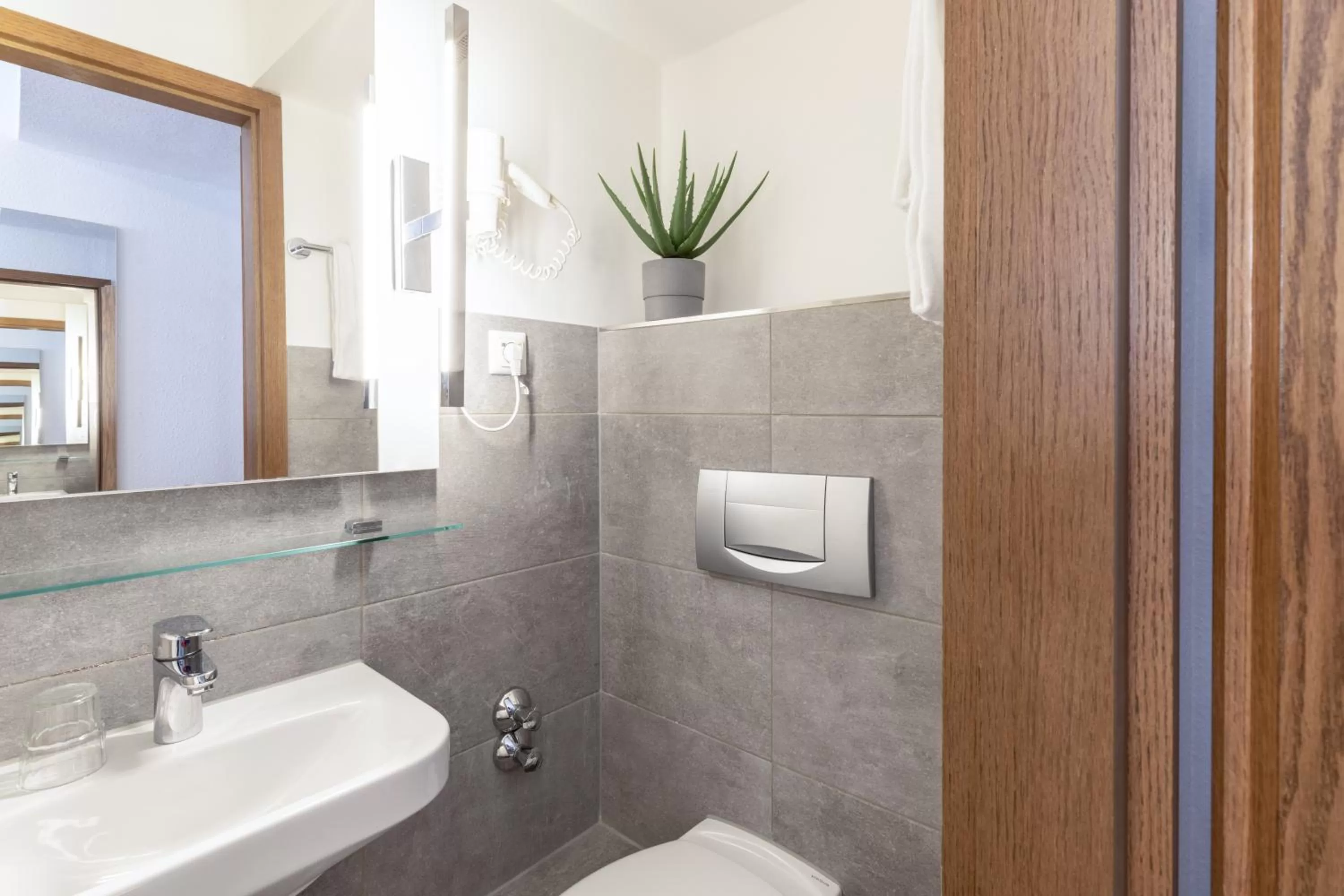 Toilet in Hotel Ambassador Essen