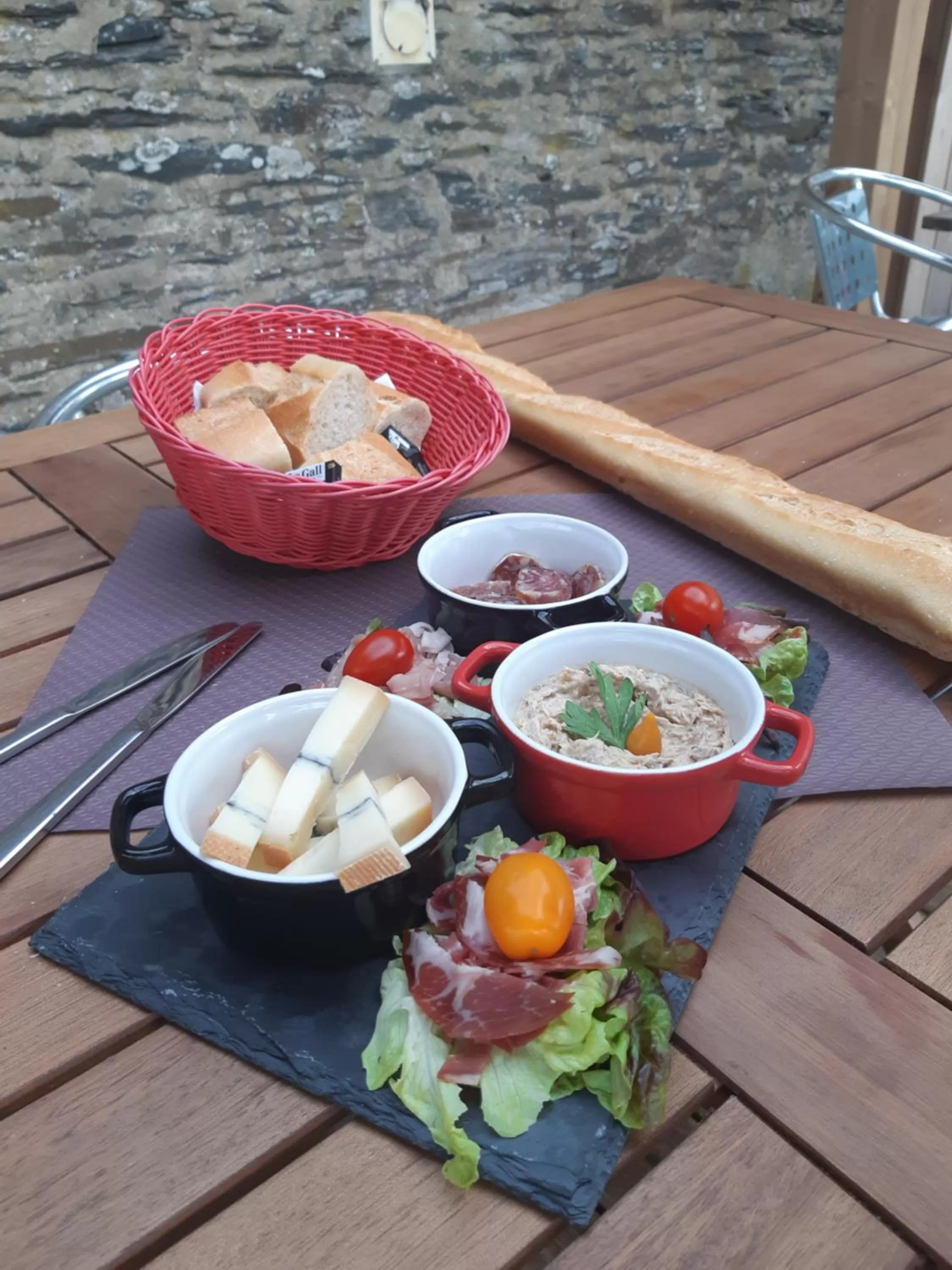 Food and drinks in Les chambres du Bistro du Canal