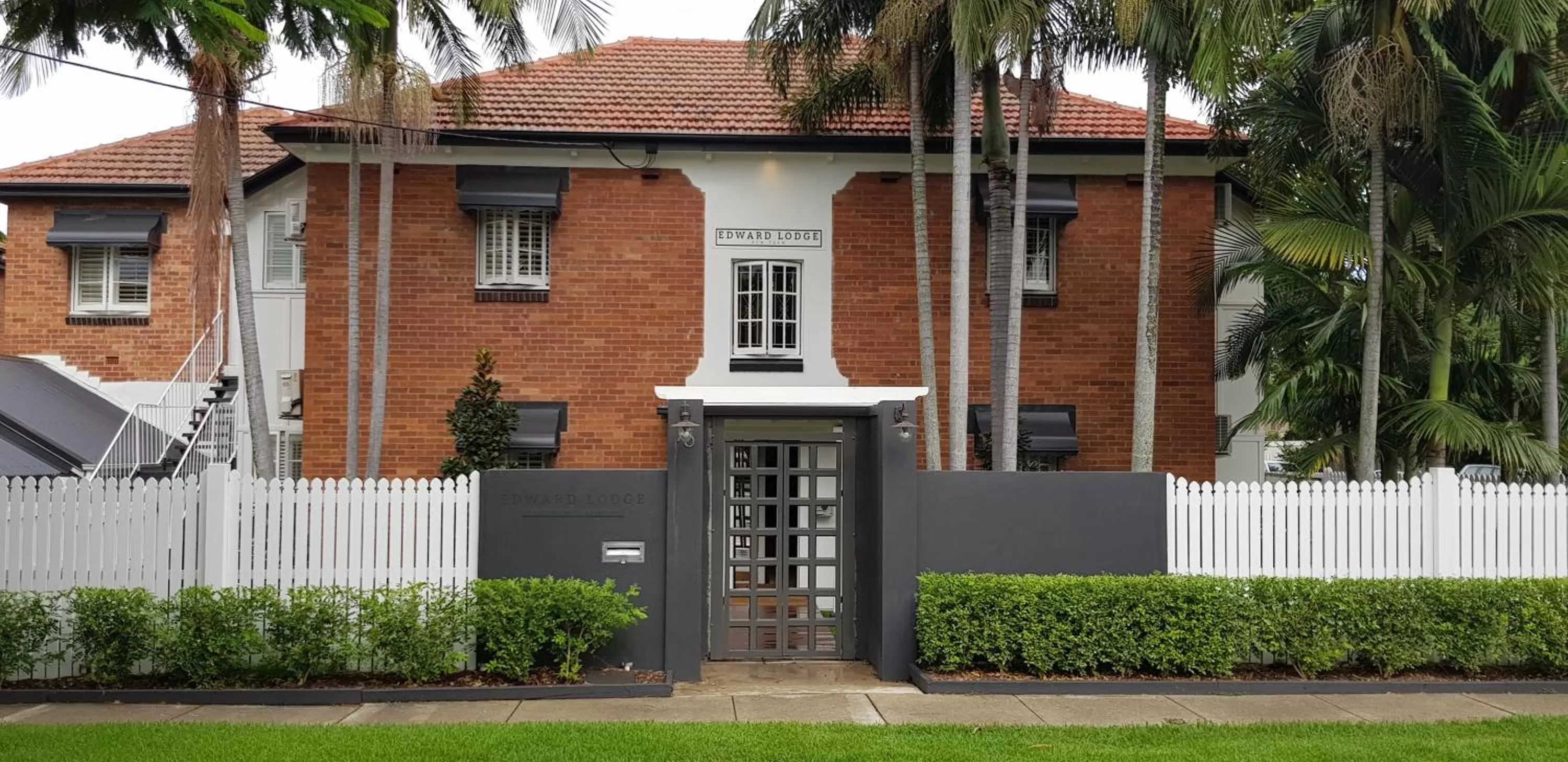 Facade/entrance in Edward Lodge New Fam