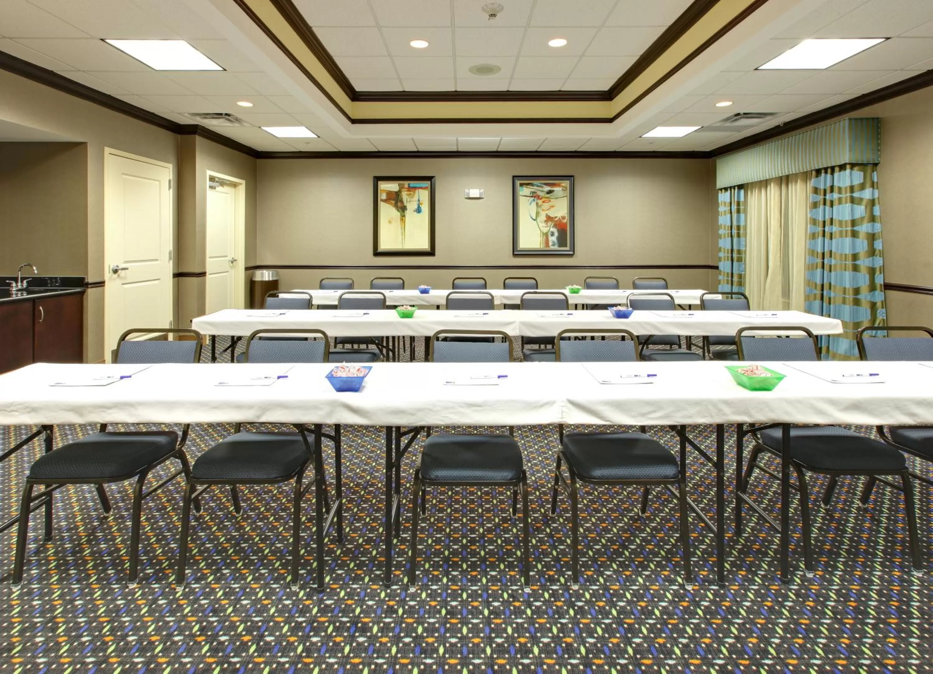 Meeting/conference room in Holiday Inn Express & Suites Covington by IHG