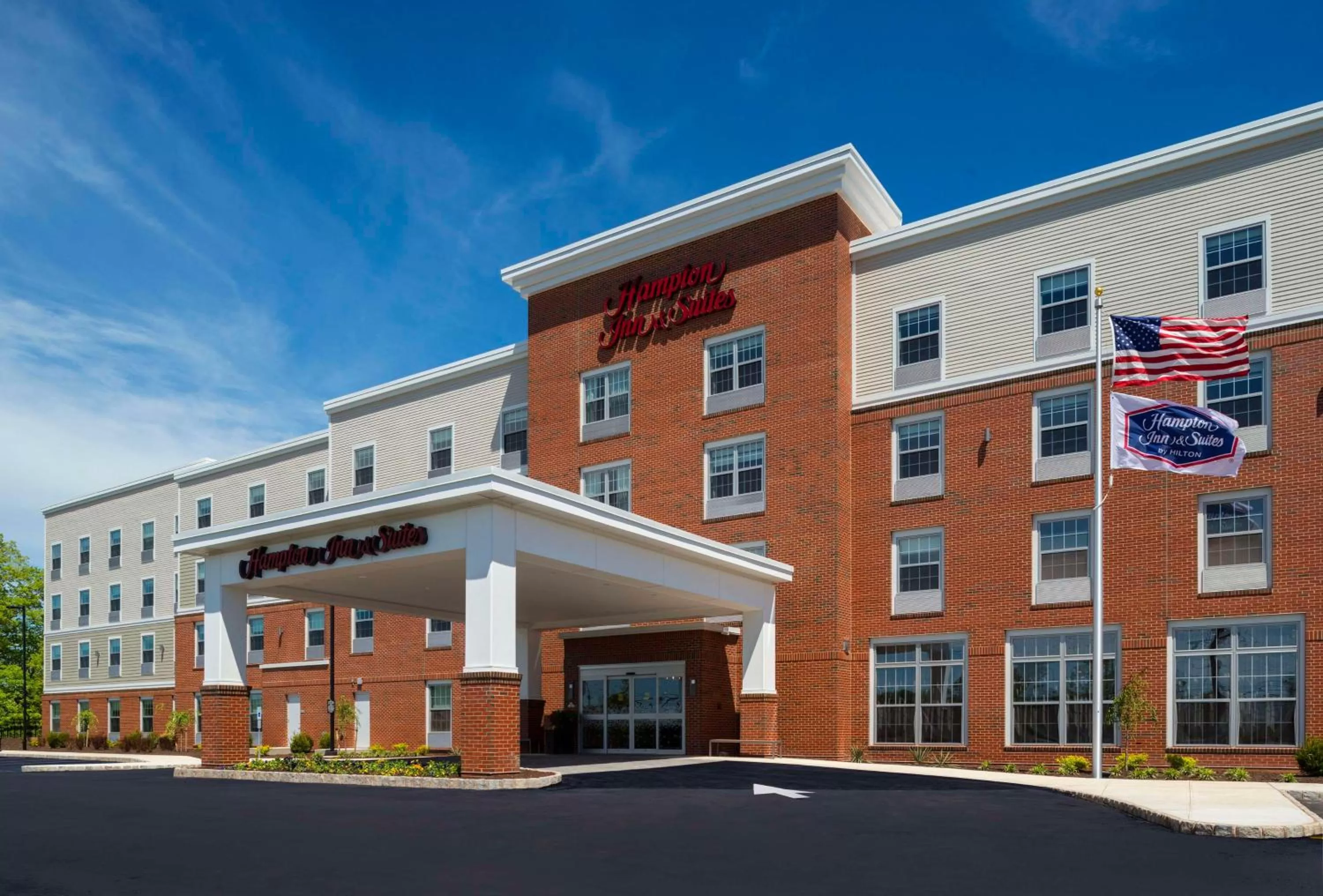 Property building in Hampton Inn & Suites Bridgewater, NJ