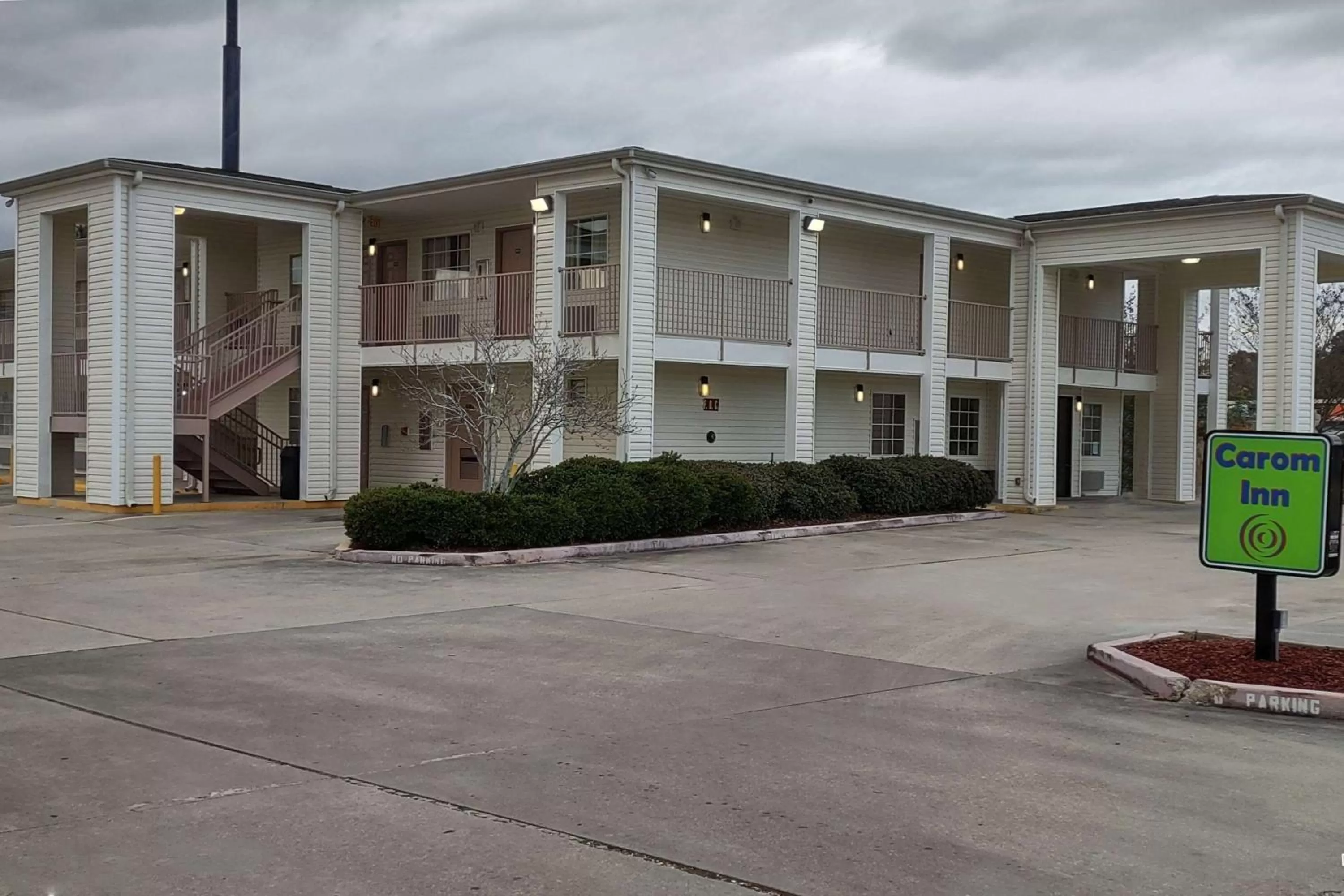 Property building in Carom Inn Denham Springs-BatonRouge