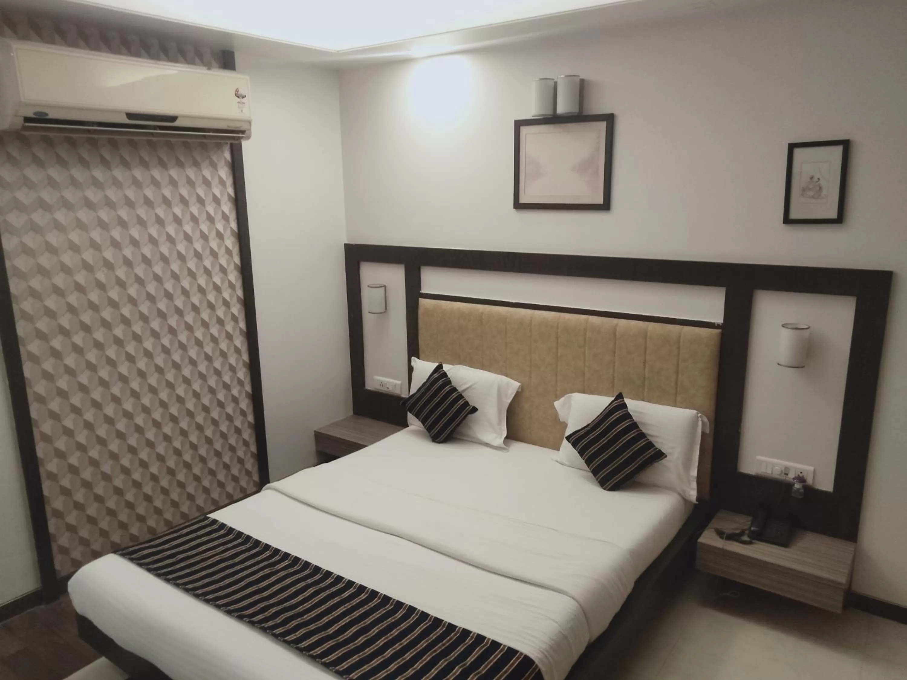 Bed in Hotel Udayanraje Palace