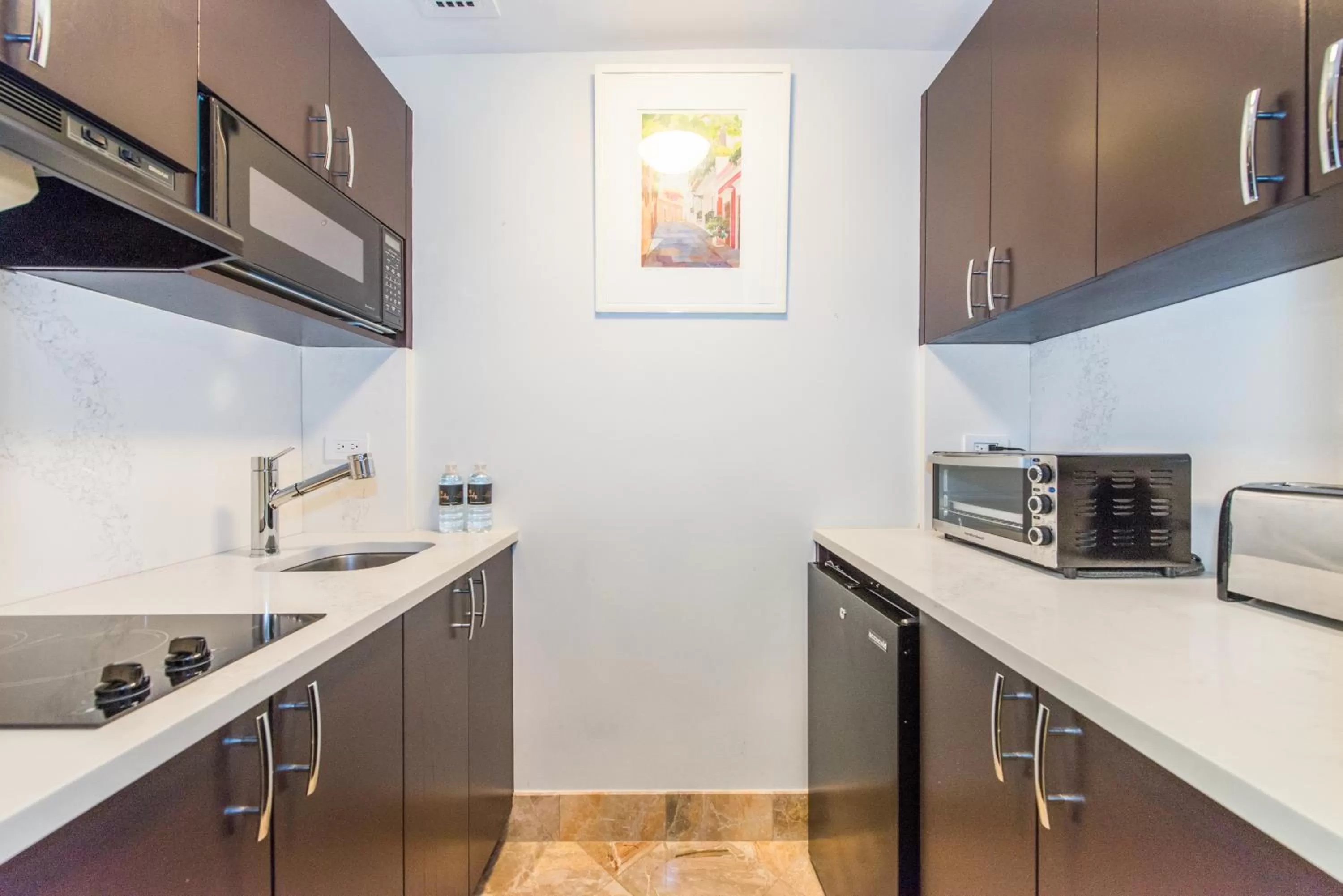 Kitchen or kitchenette in Lombardy Hotel