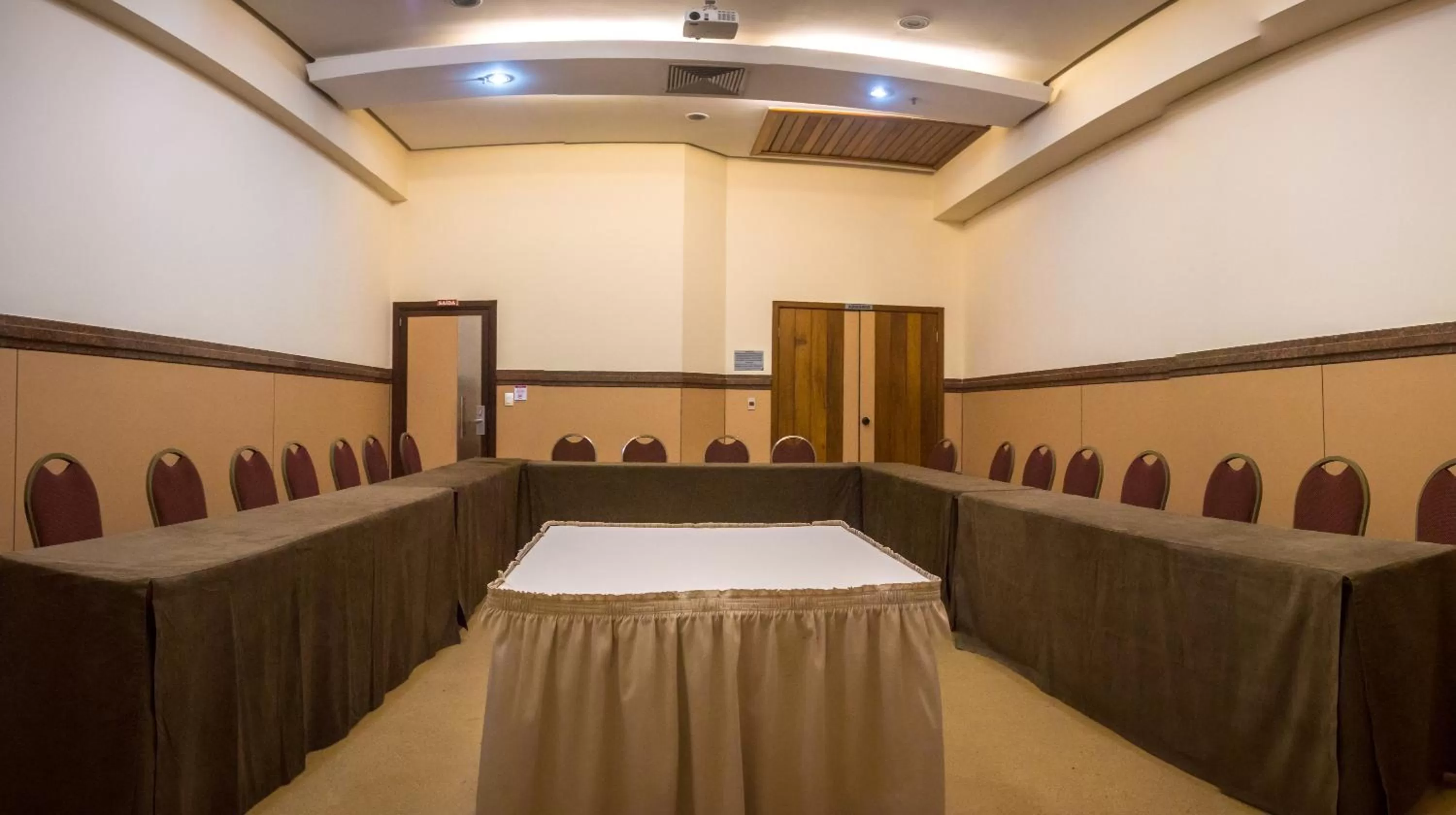 Meeting/conference room, Bed in Fiesta Bahia Hotel