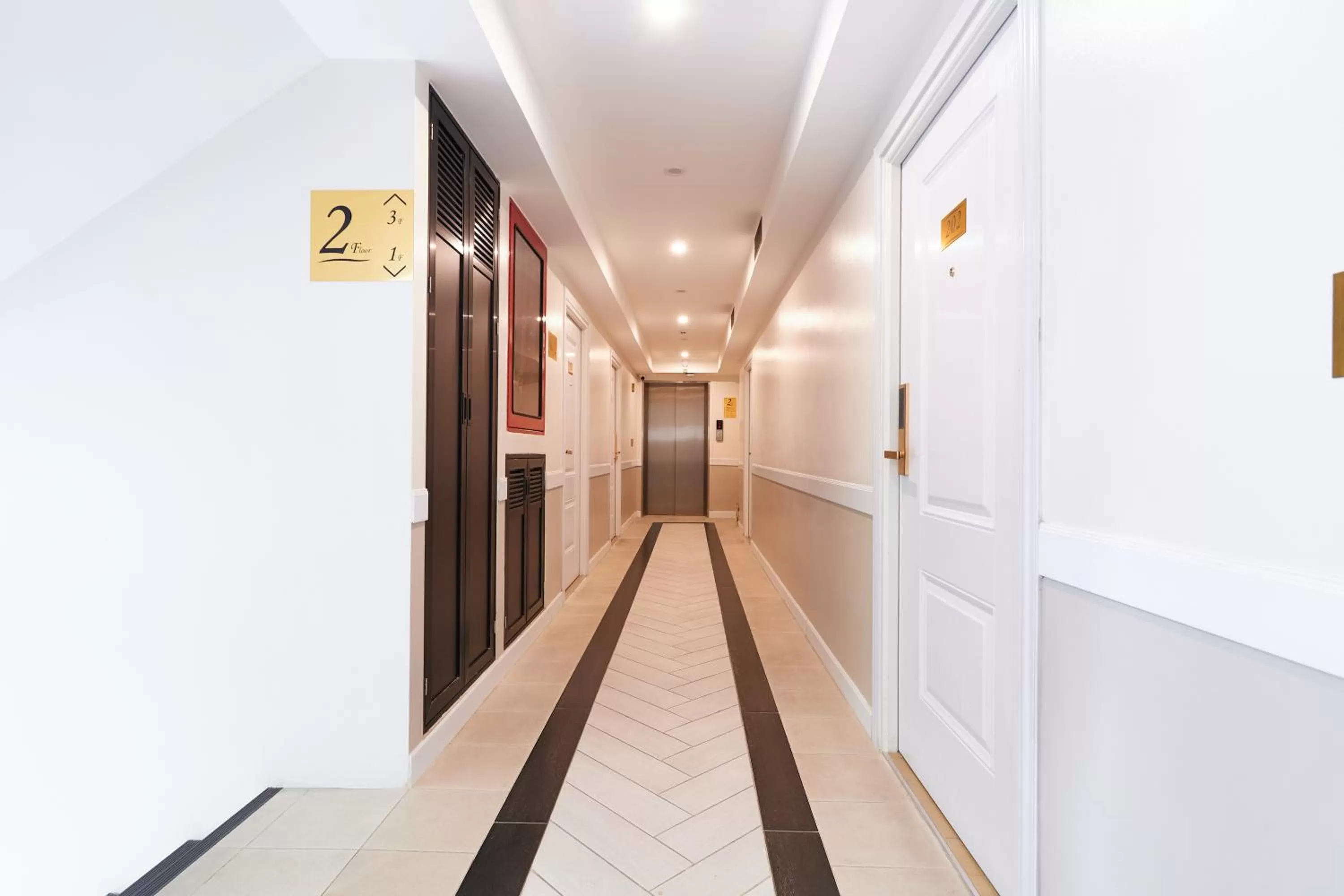 elevator in Rose Apple Hotel