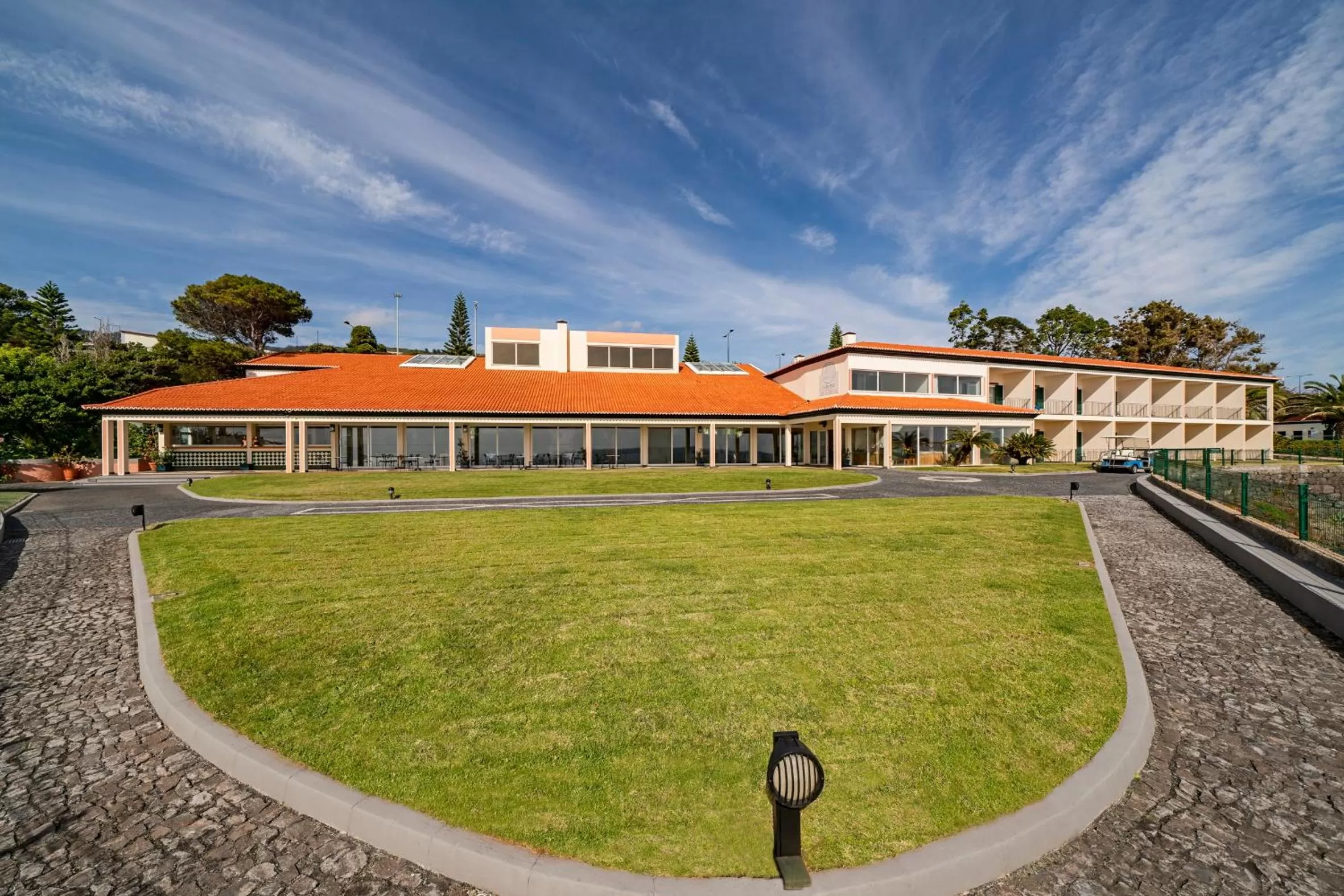 Property building in Albatroz Beach & Yacht Club