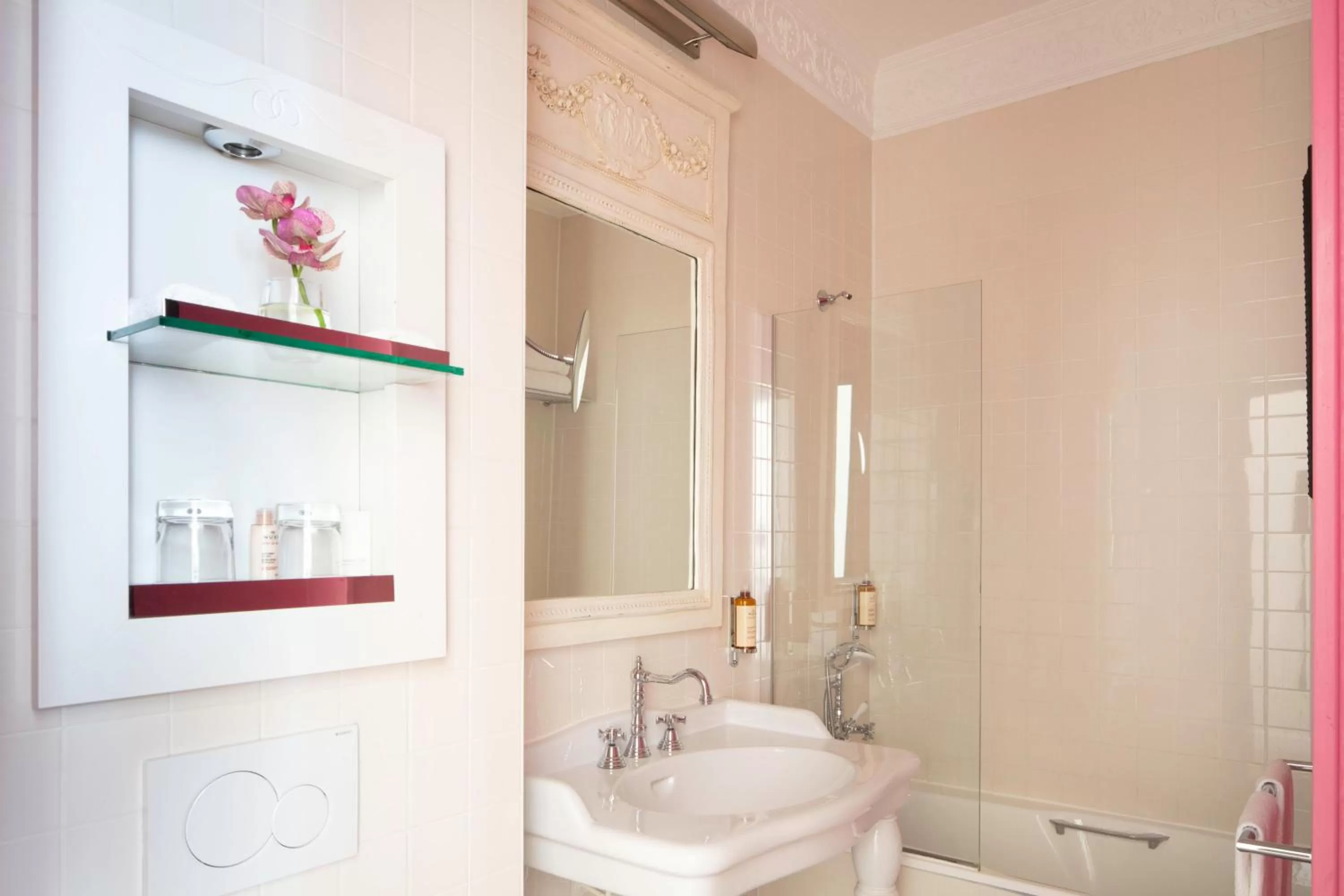 Bathroom in Le 123 Elysees - Astotel