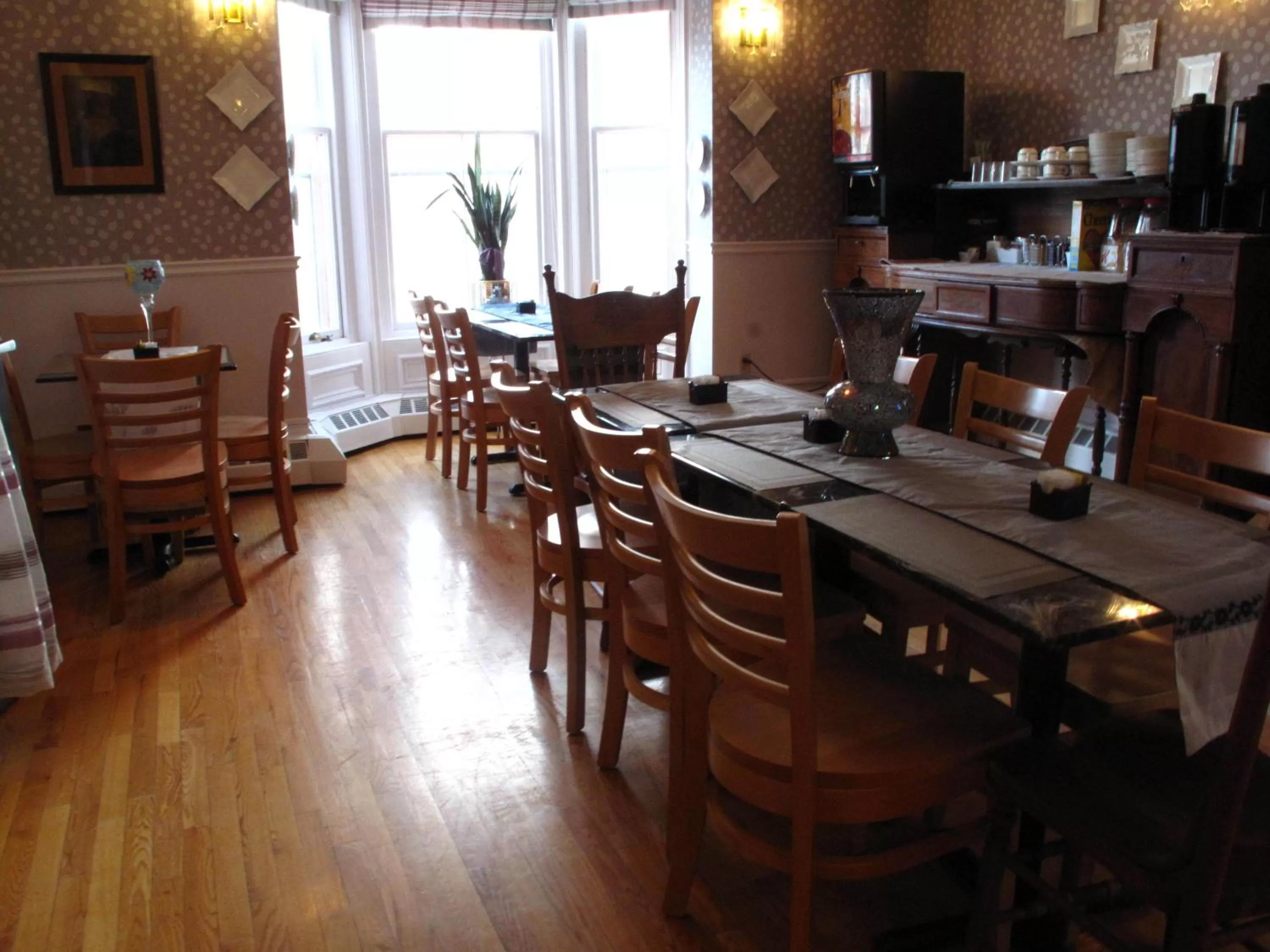 Restaurant/places to eat in Garden South Park Inn