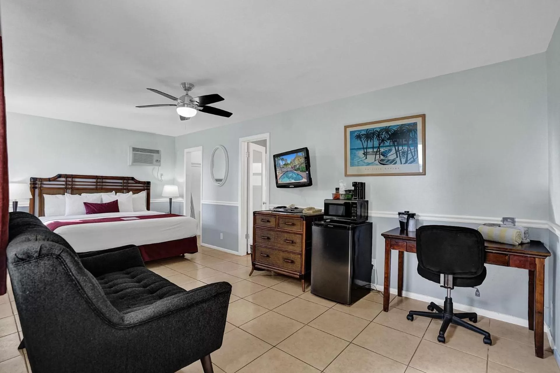 Photo of the whole room in The Worthington Resorts - Clothing Optional - Men Only - Solo hombres