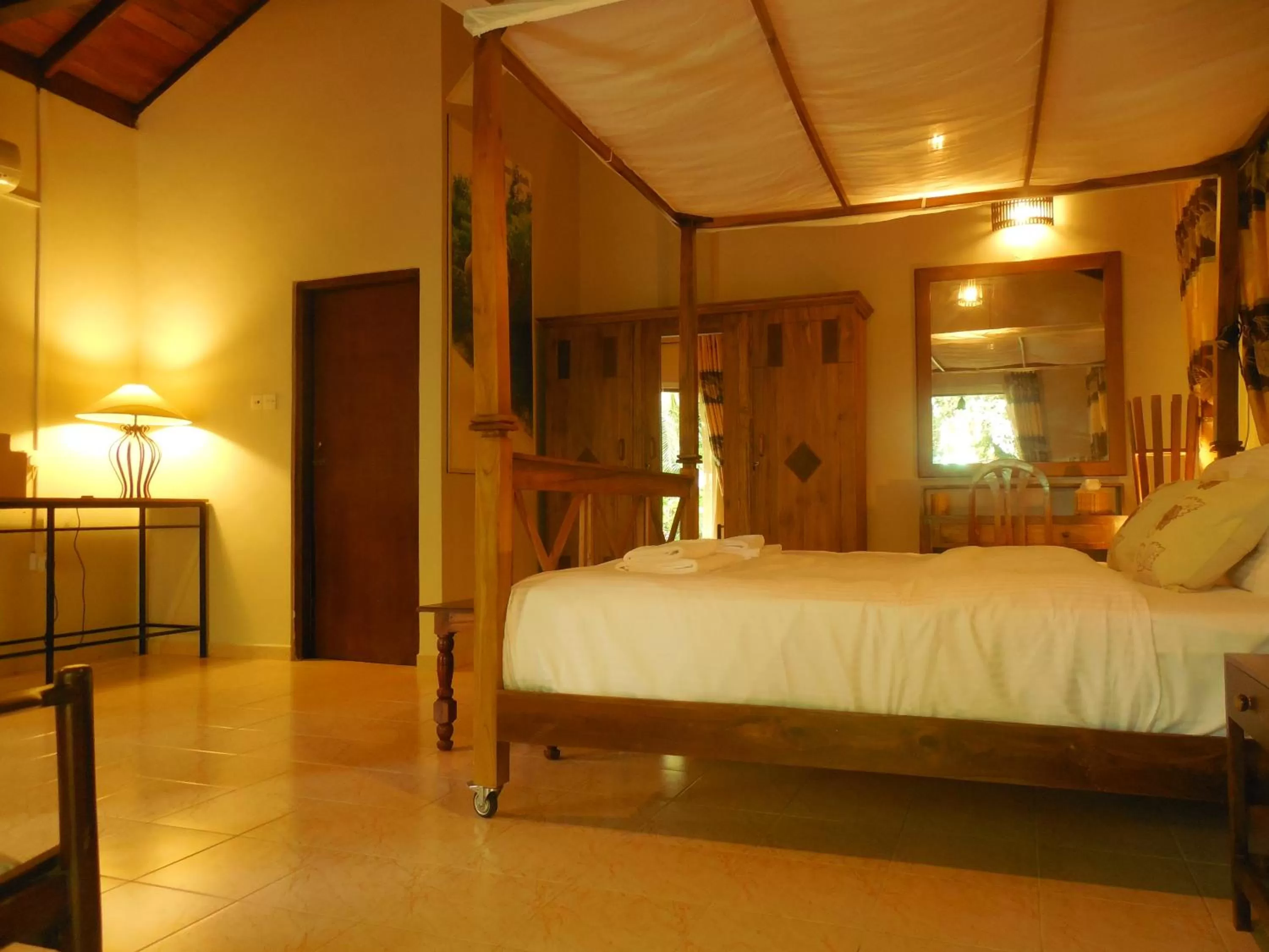 Photo of the whole room, Bed in Le leopard d 'argent