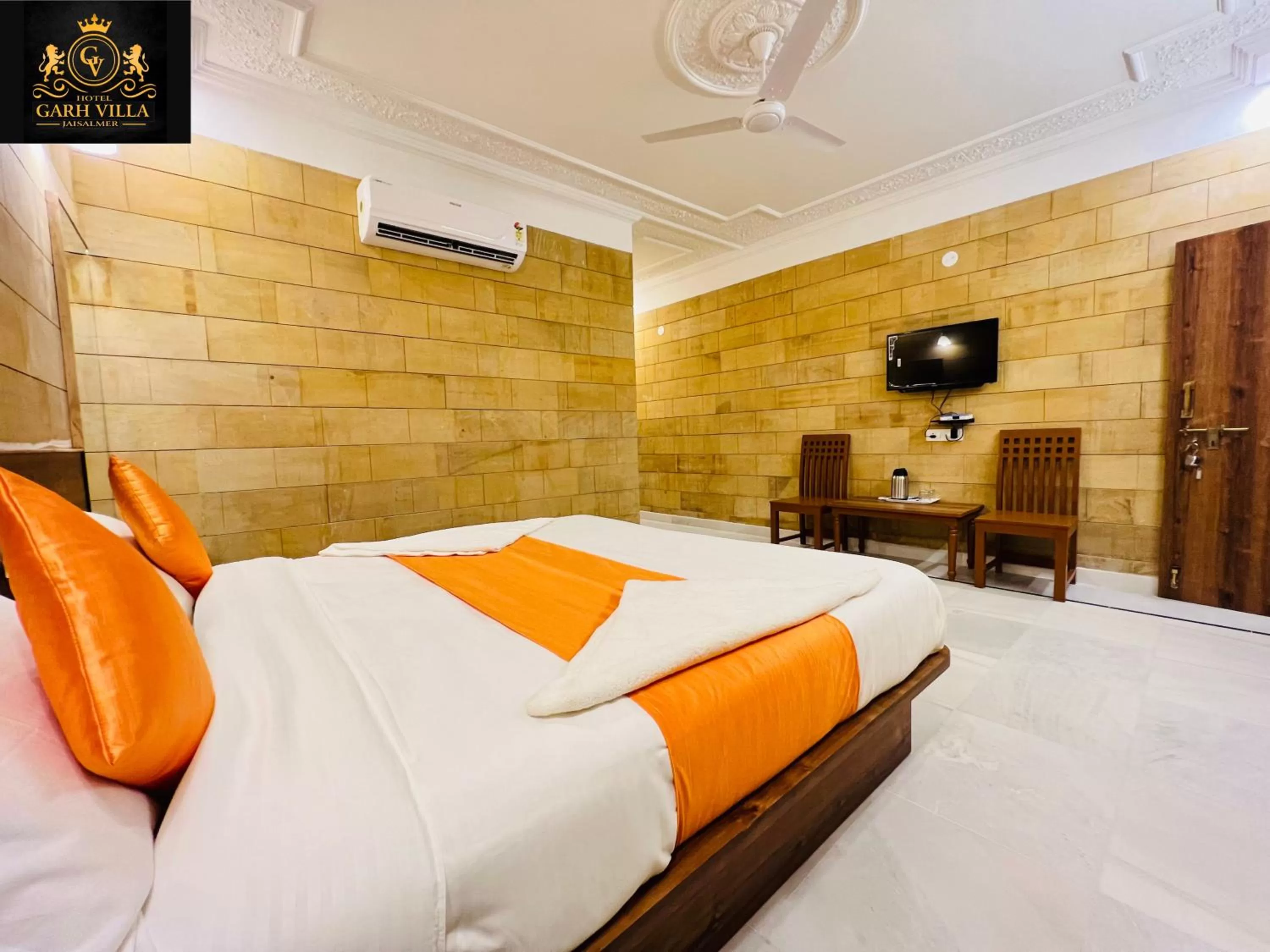 Property building, Bed in Hotel Garh Vila