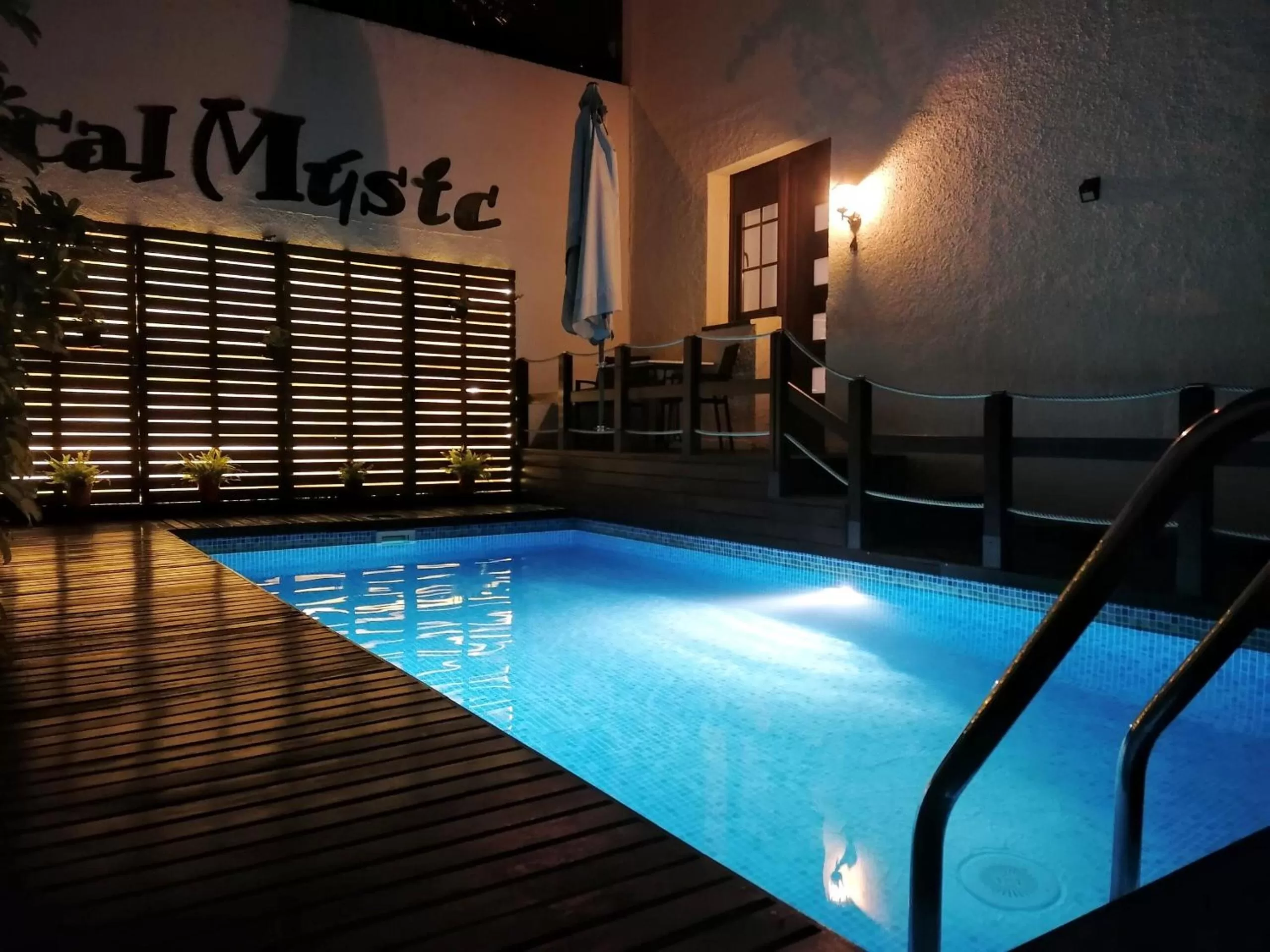 Pool view, Swimming Pool in Cal Music B&B