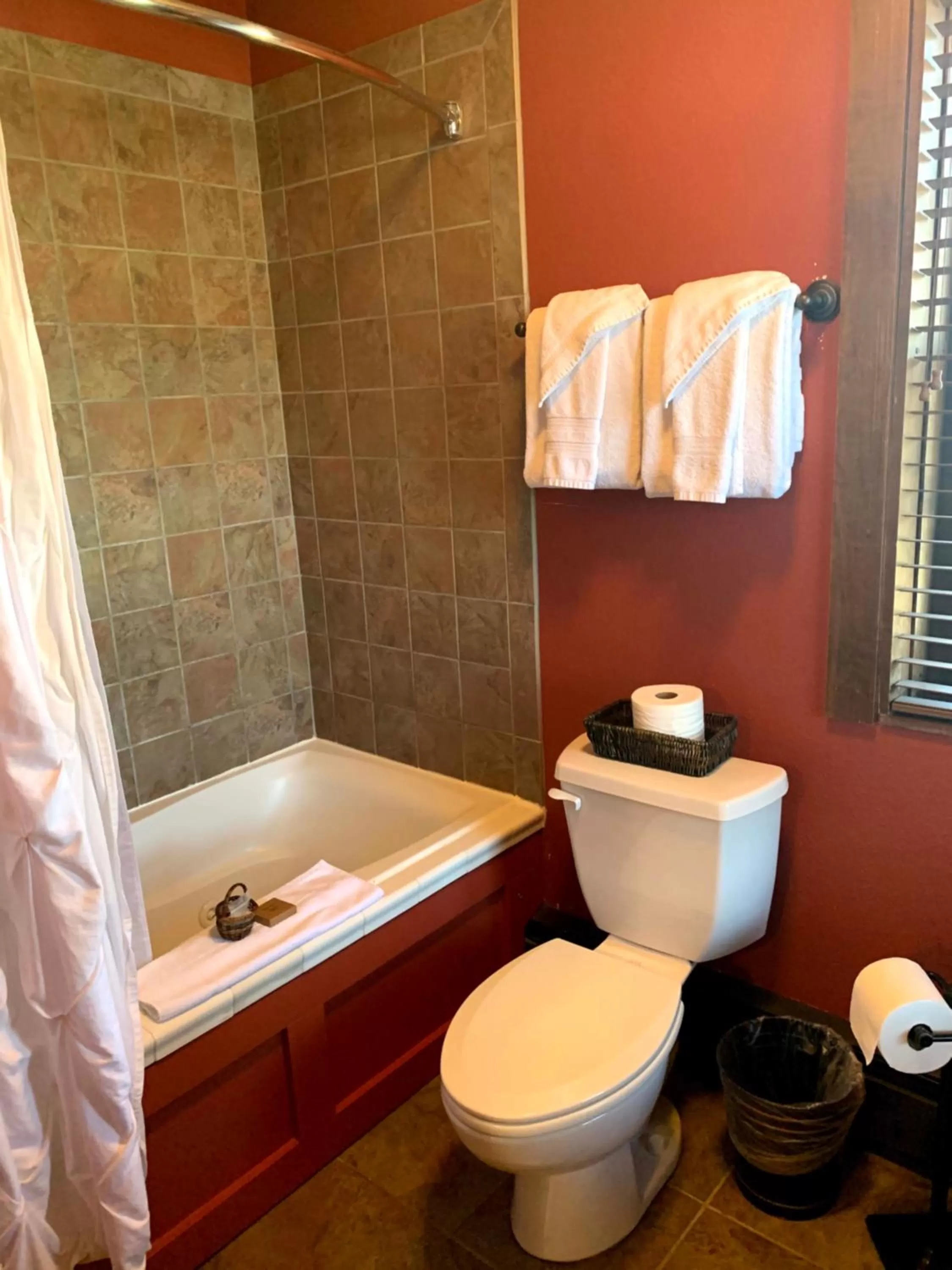 Iowa House Historic Inn