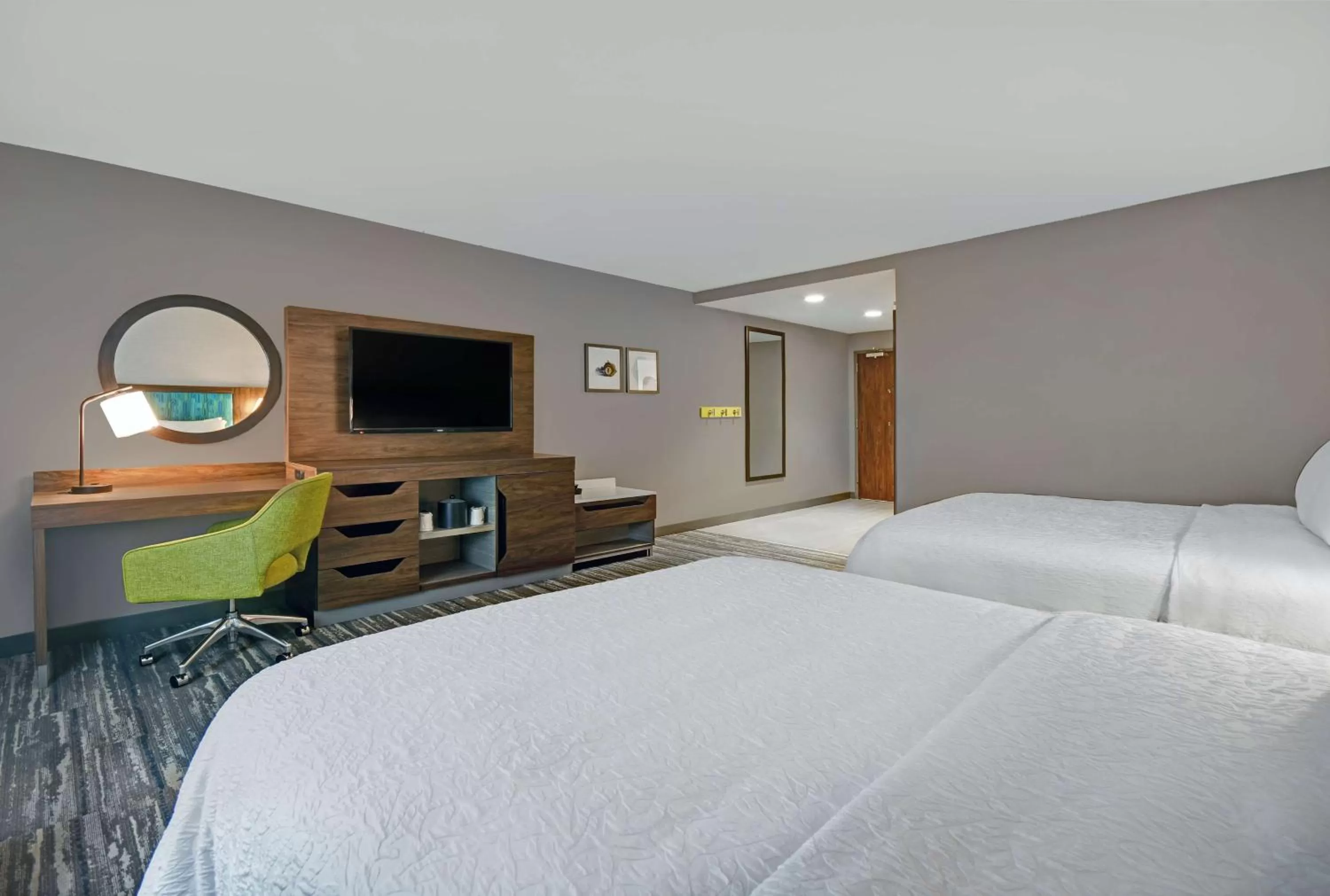 Bedroom, Bed in Hampton Inn Cave City, KY