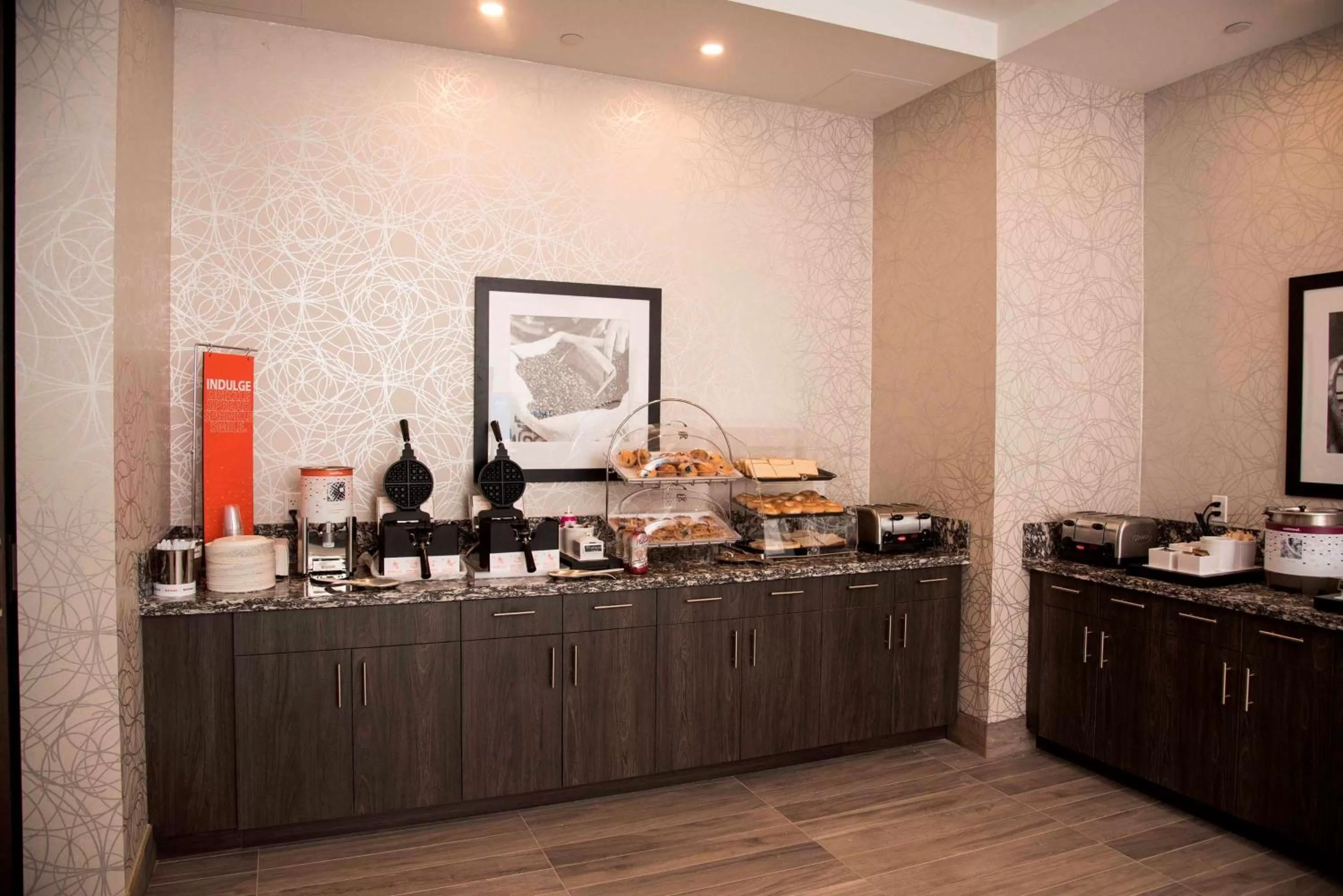 Dining area in Hampton Inn & Suites by Hilton Thunder Bay