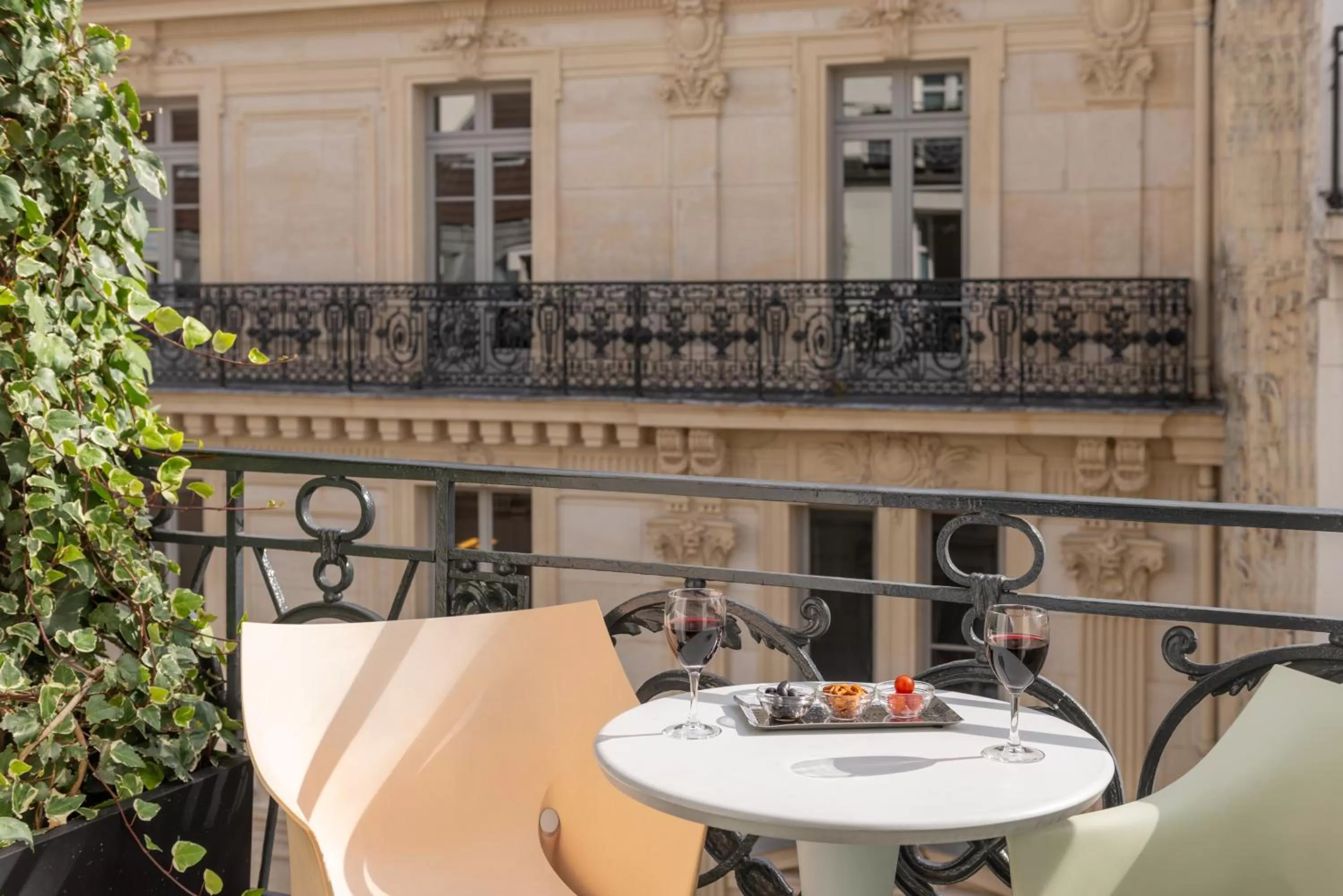 Balcony/Terrace in Golden Tulip Opera de Noailles