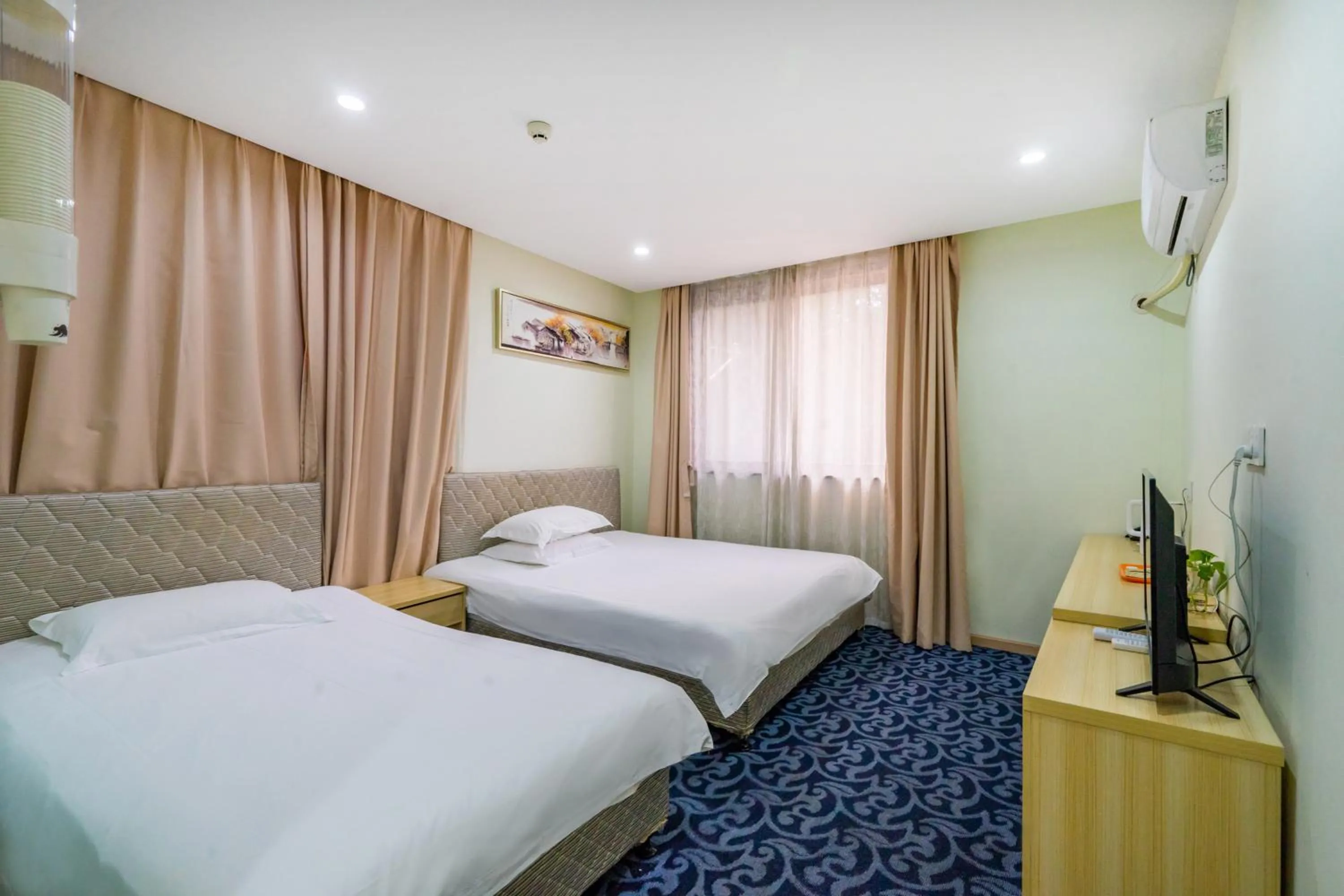 Bed in Hangzhou Memory Travel International Hotel-Edge Westlake