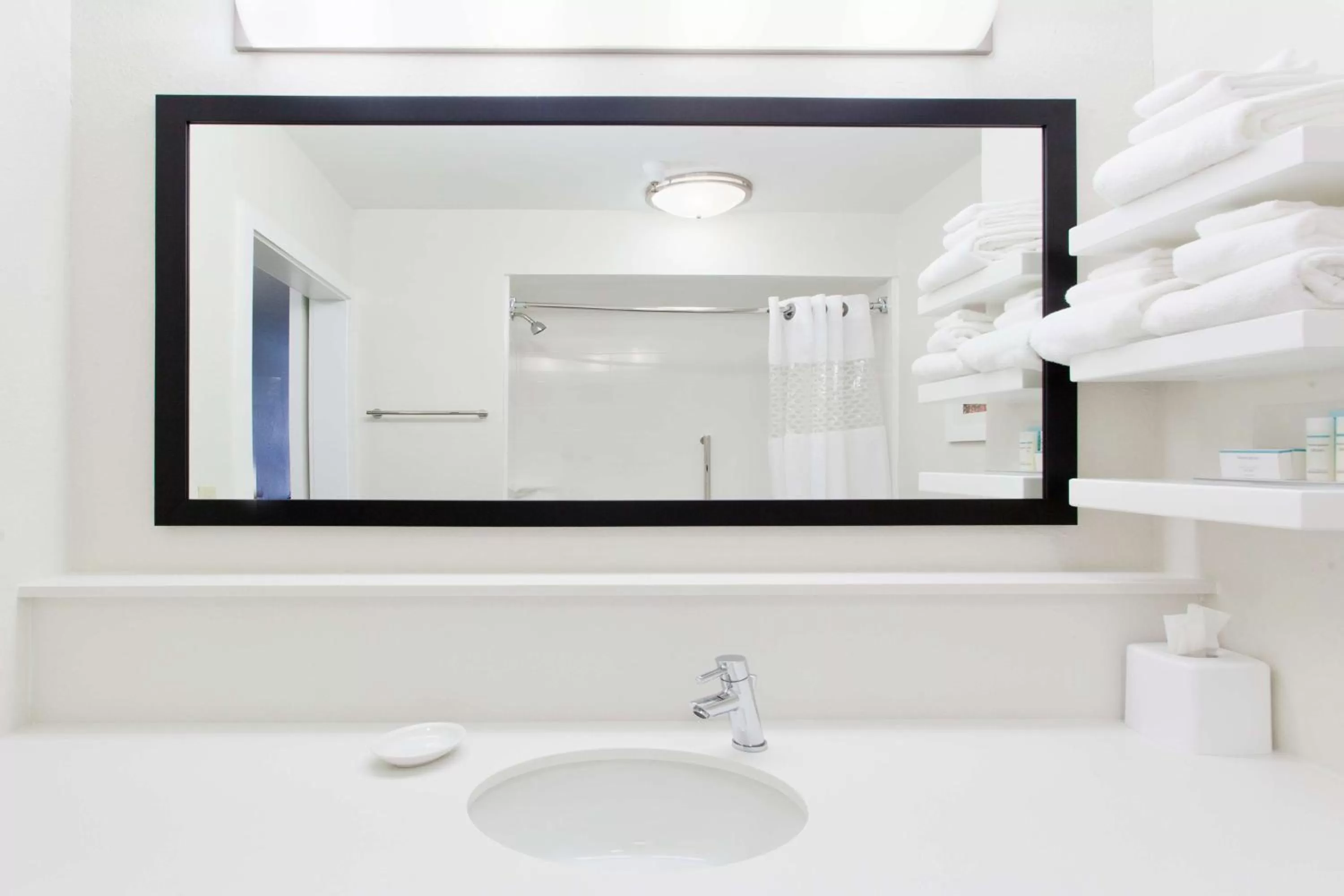 Bathroom in Hampton Inn Bremen