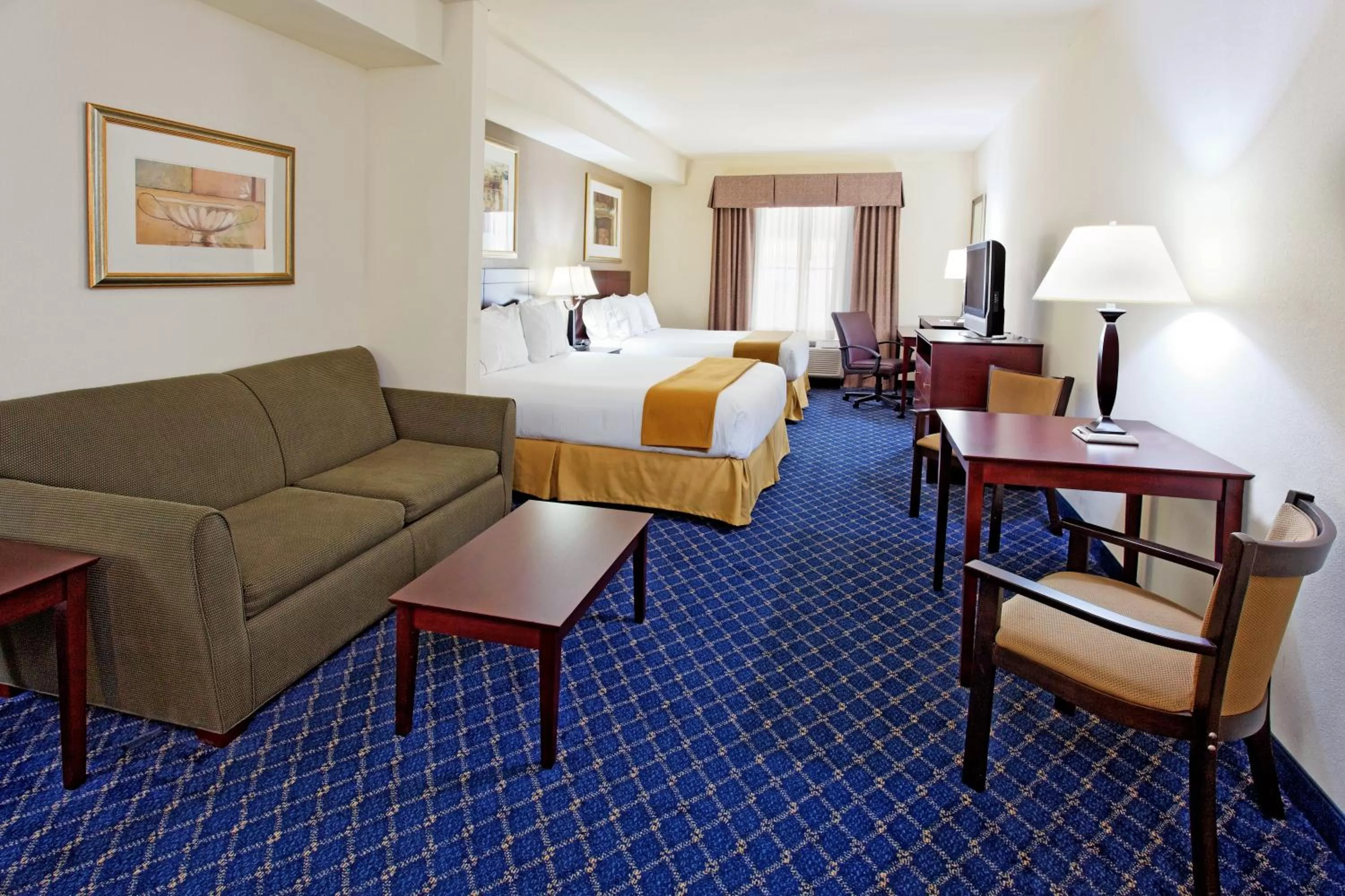 Photo of the whole room, Bed in Holiday Inn Express & Suites Cookeville by IHG