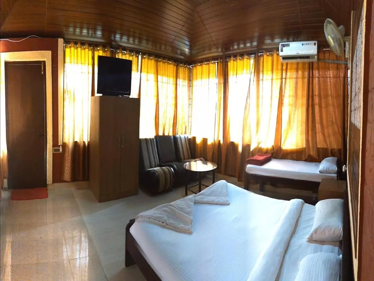 Bedroom, Bed in CS County Resort