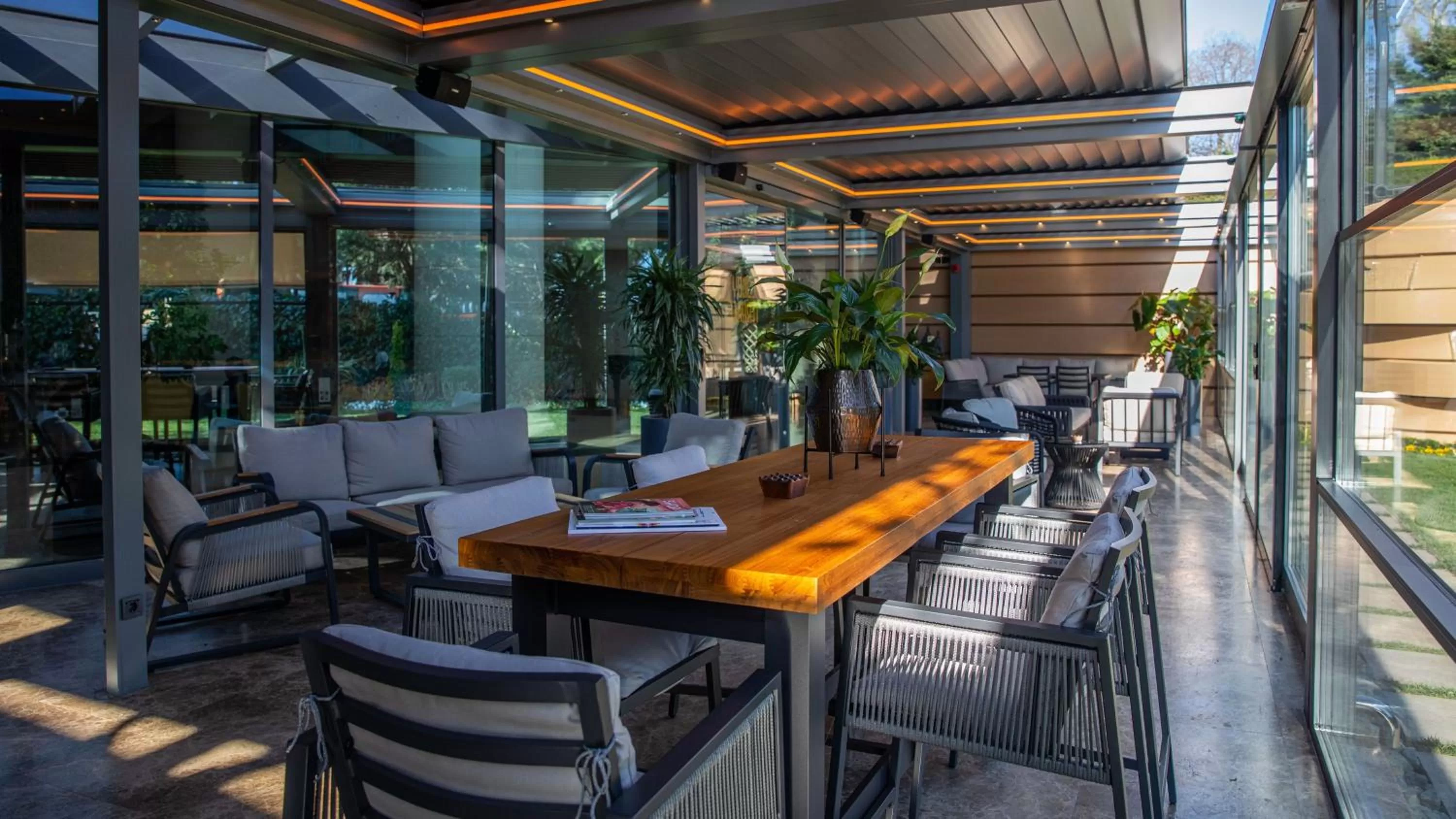 Coffee/tea facilities in InterContinental Istanbul by IHG