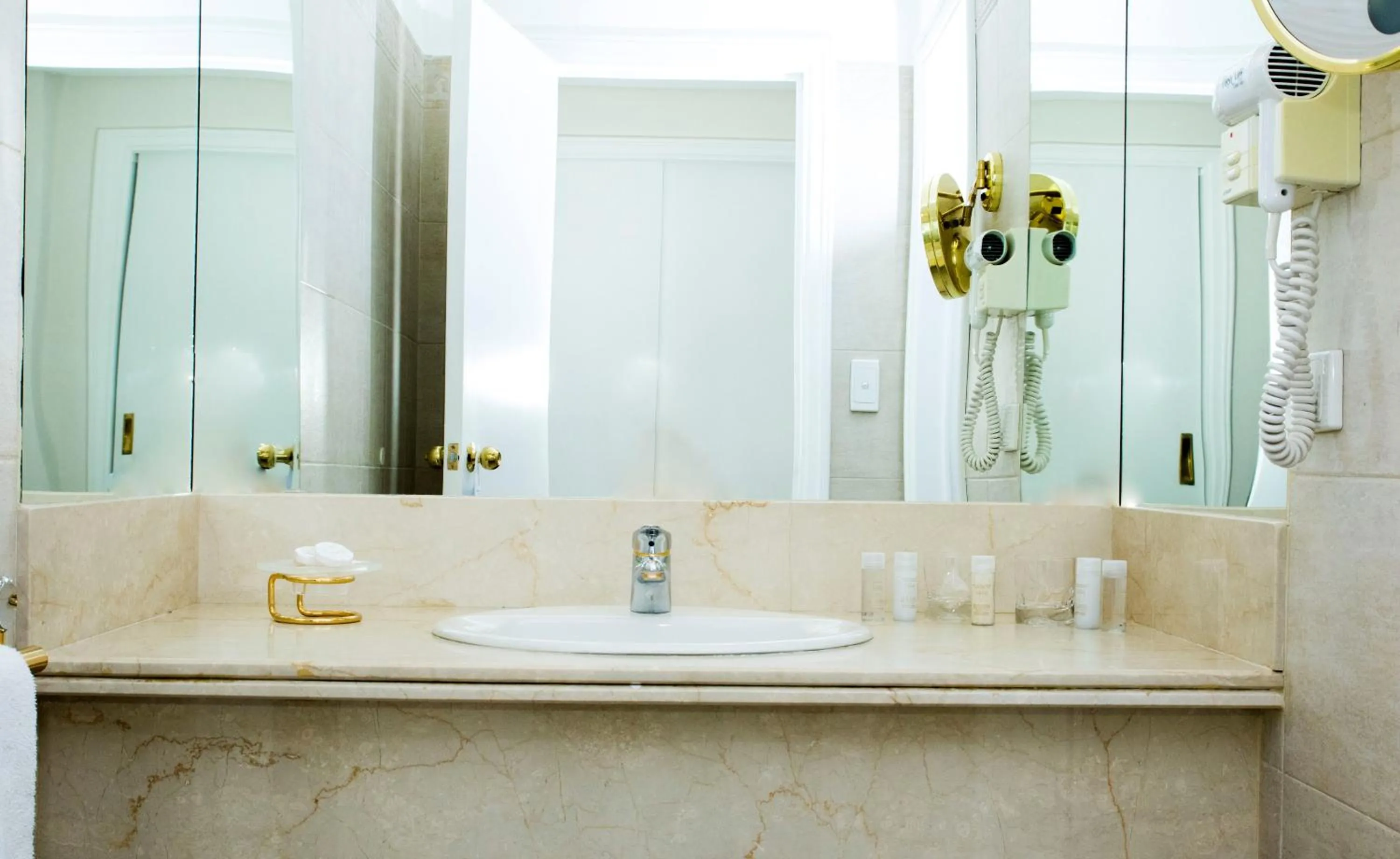 Bathroom in Lucania Palazzo Hotel