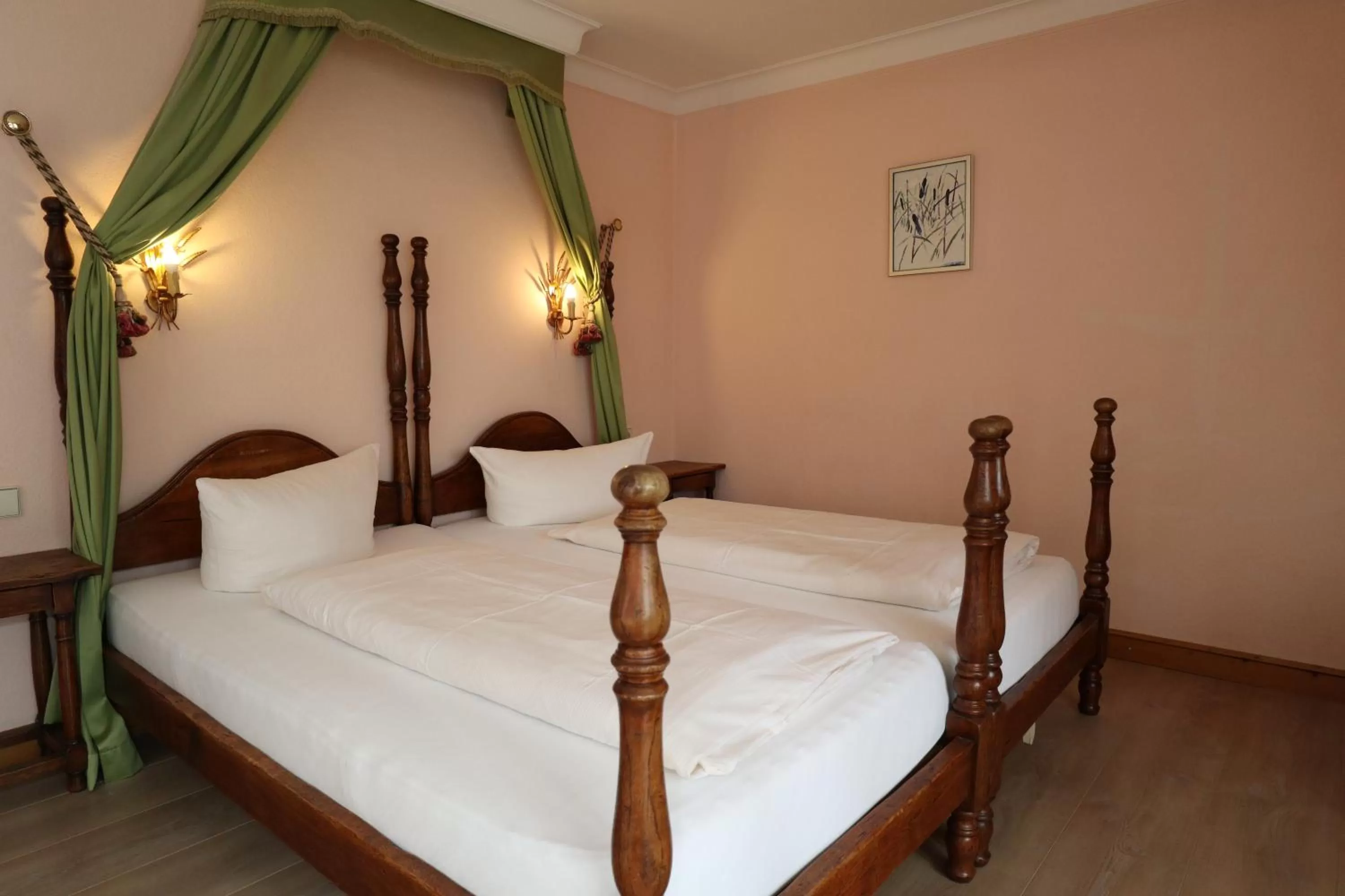 Bed in Schwarzwaldhotel Stollen