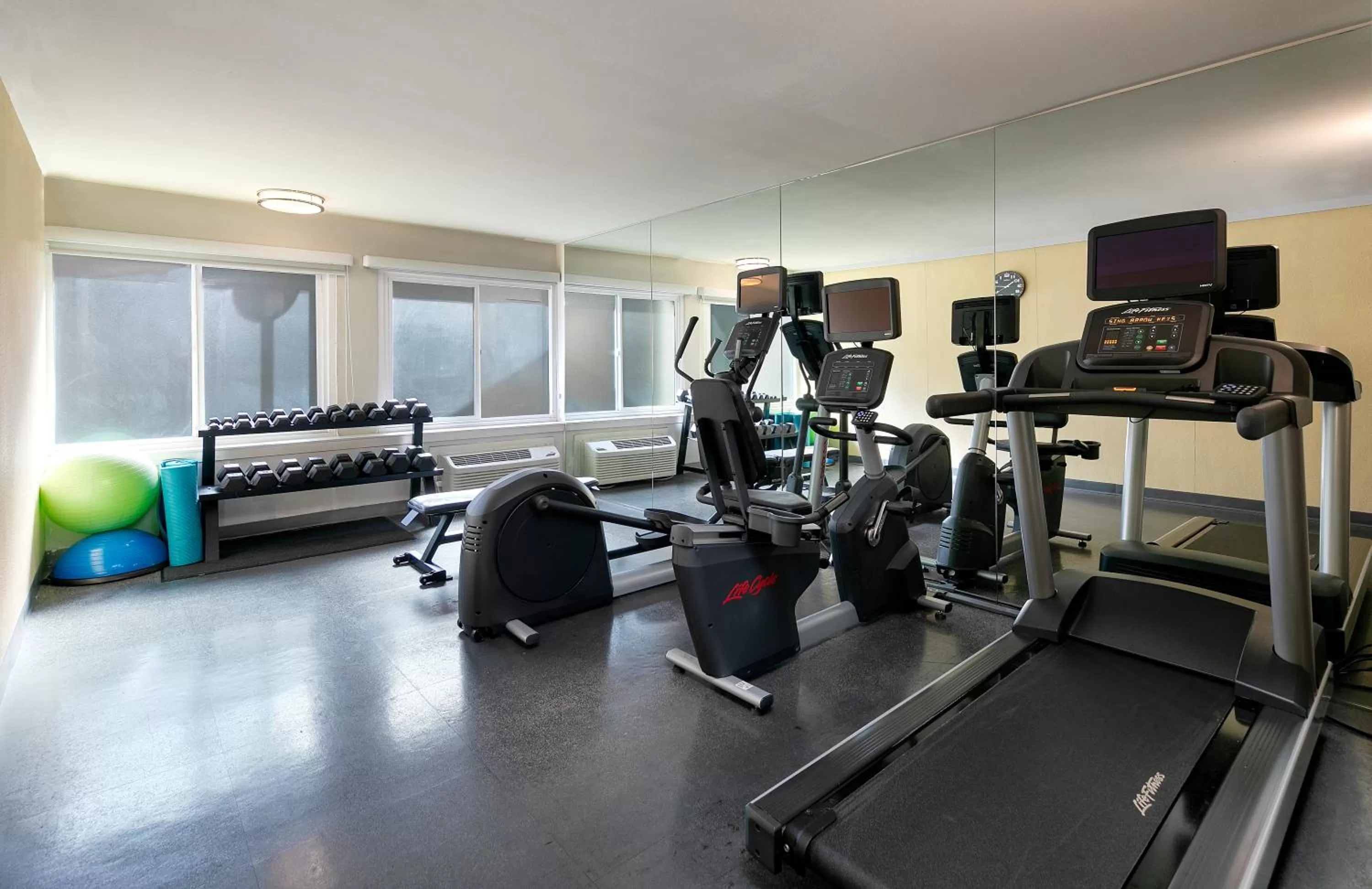 Fitness centre/facilities in Holiday Inn West Covina by IHG