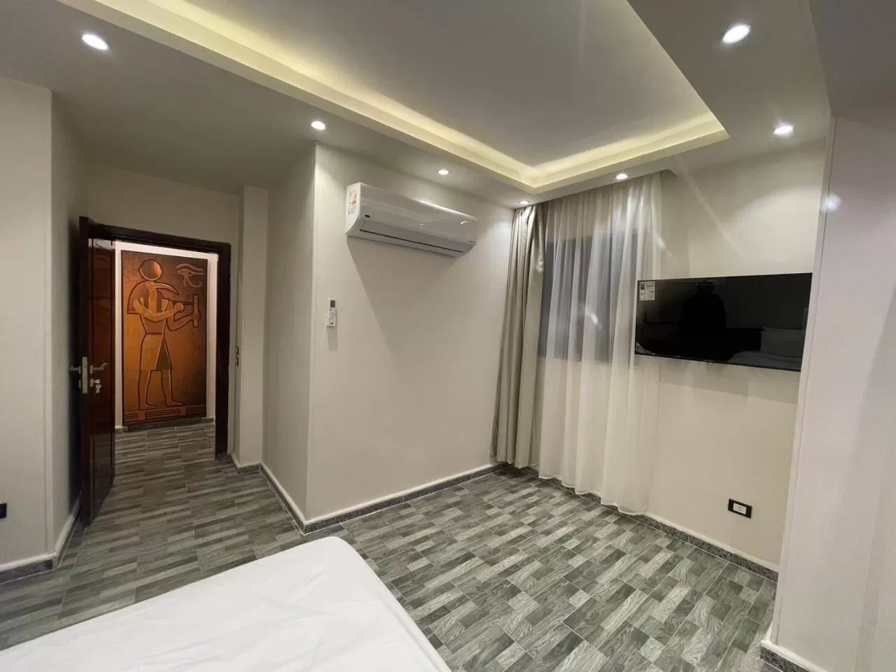 Bed, TV/Entertainment Center in Jewel Grand Museum & Pyramids View