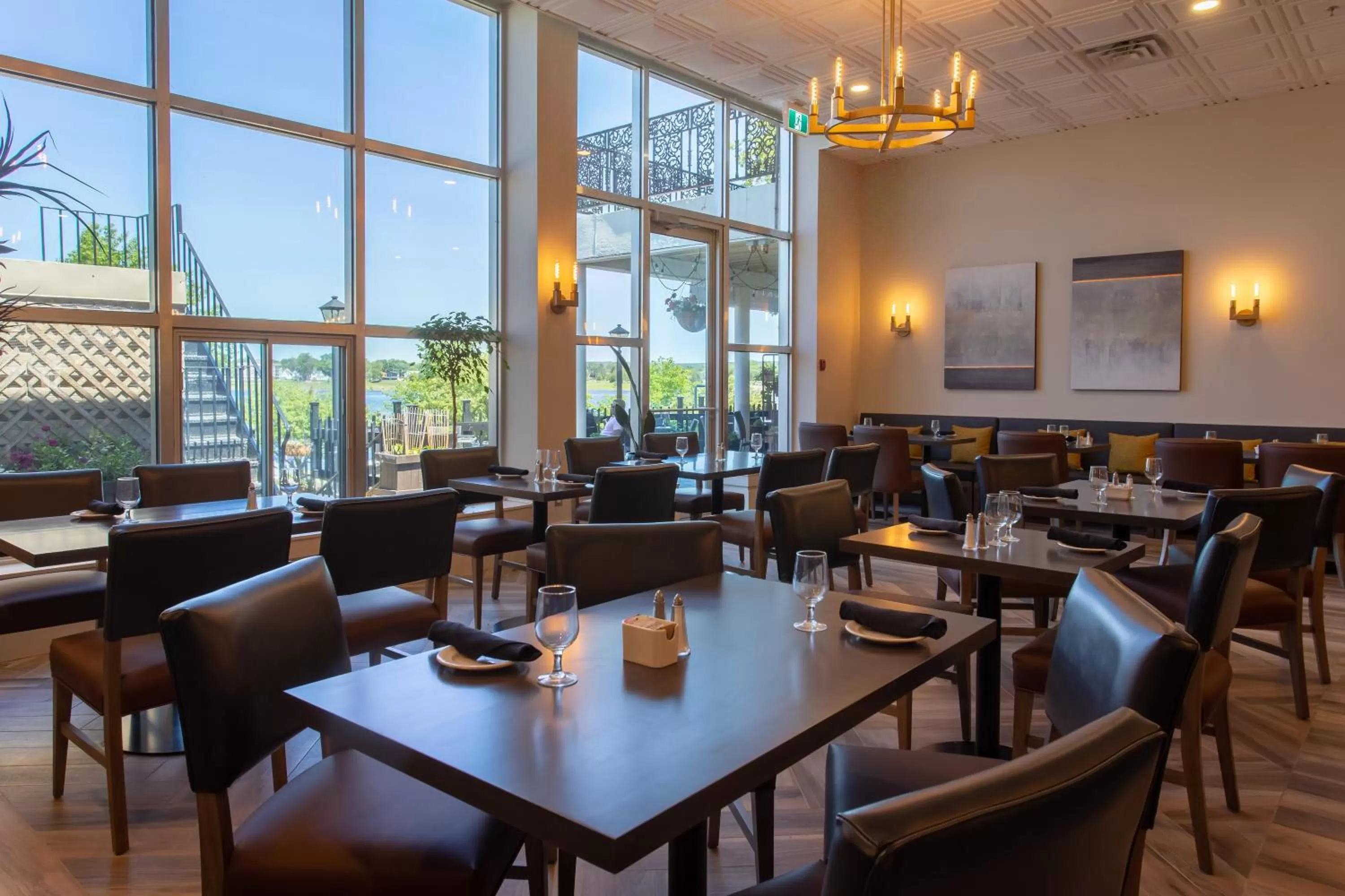 Restaurant/places to eat in Crowne Plaza Fredericton Lord Beaverbrook by IHG