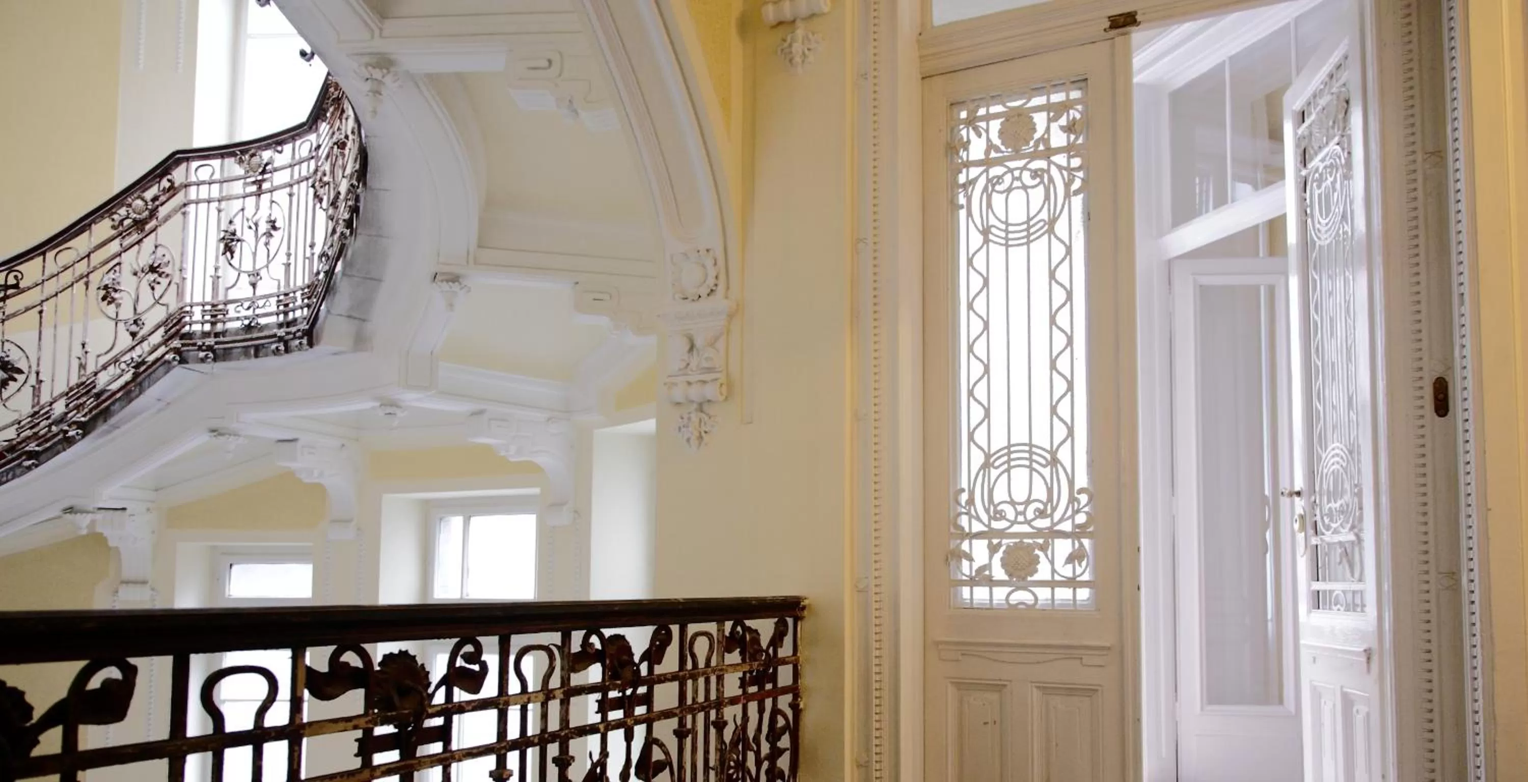 Decorative detail in Maverick Apartments