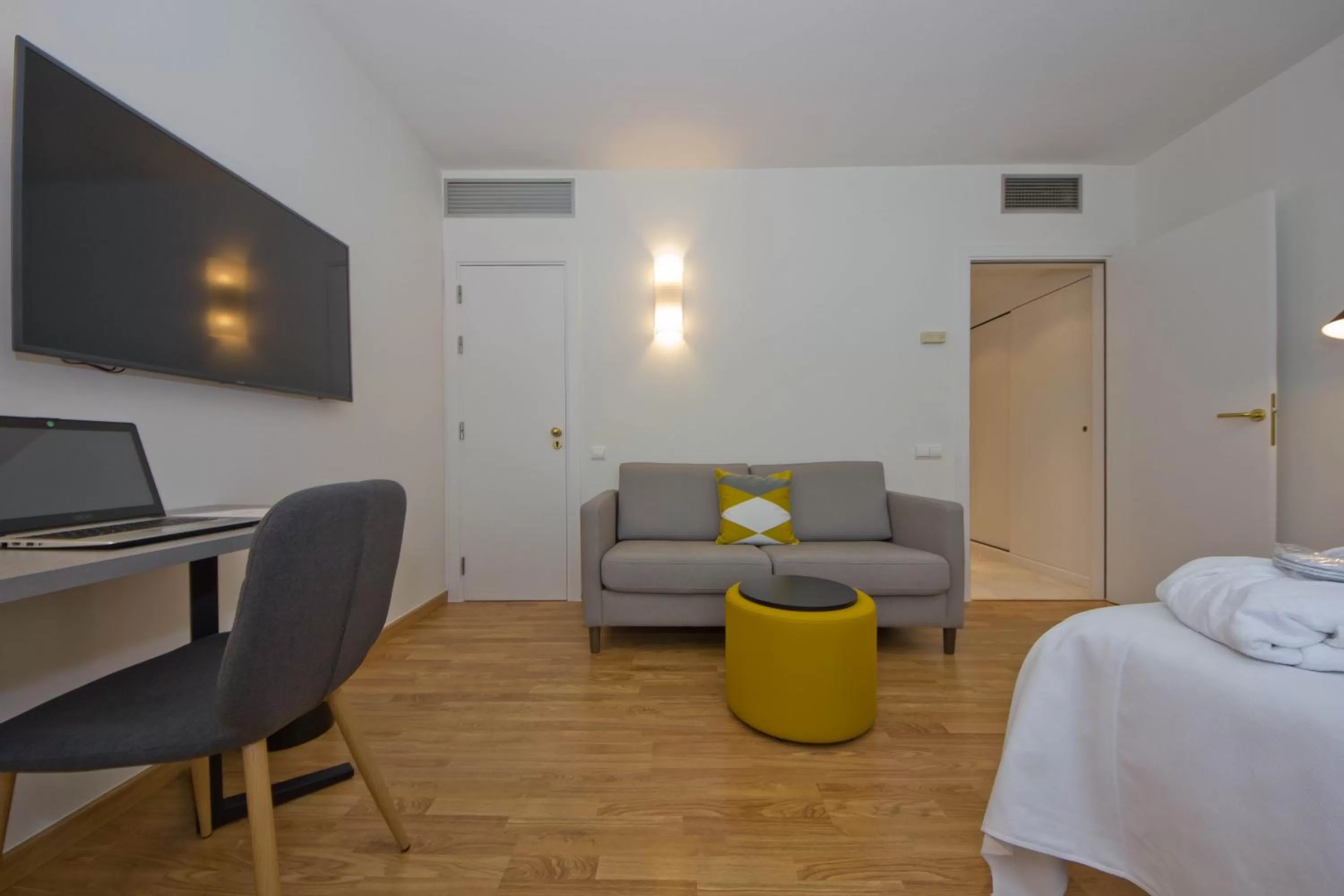 Bed in Aparthotel Atenea Valles