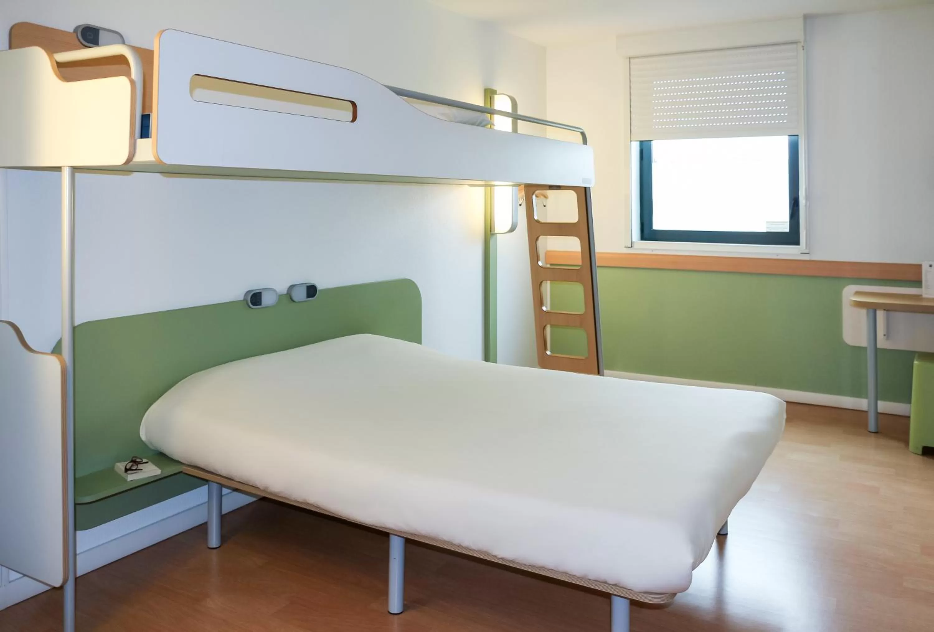 Day, Bed in ibis budget Castelnaudary - A61