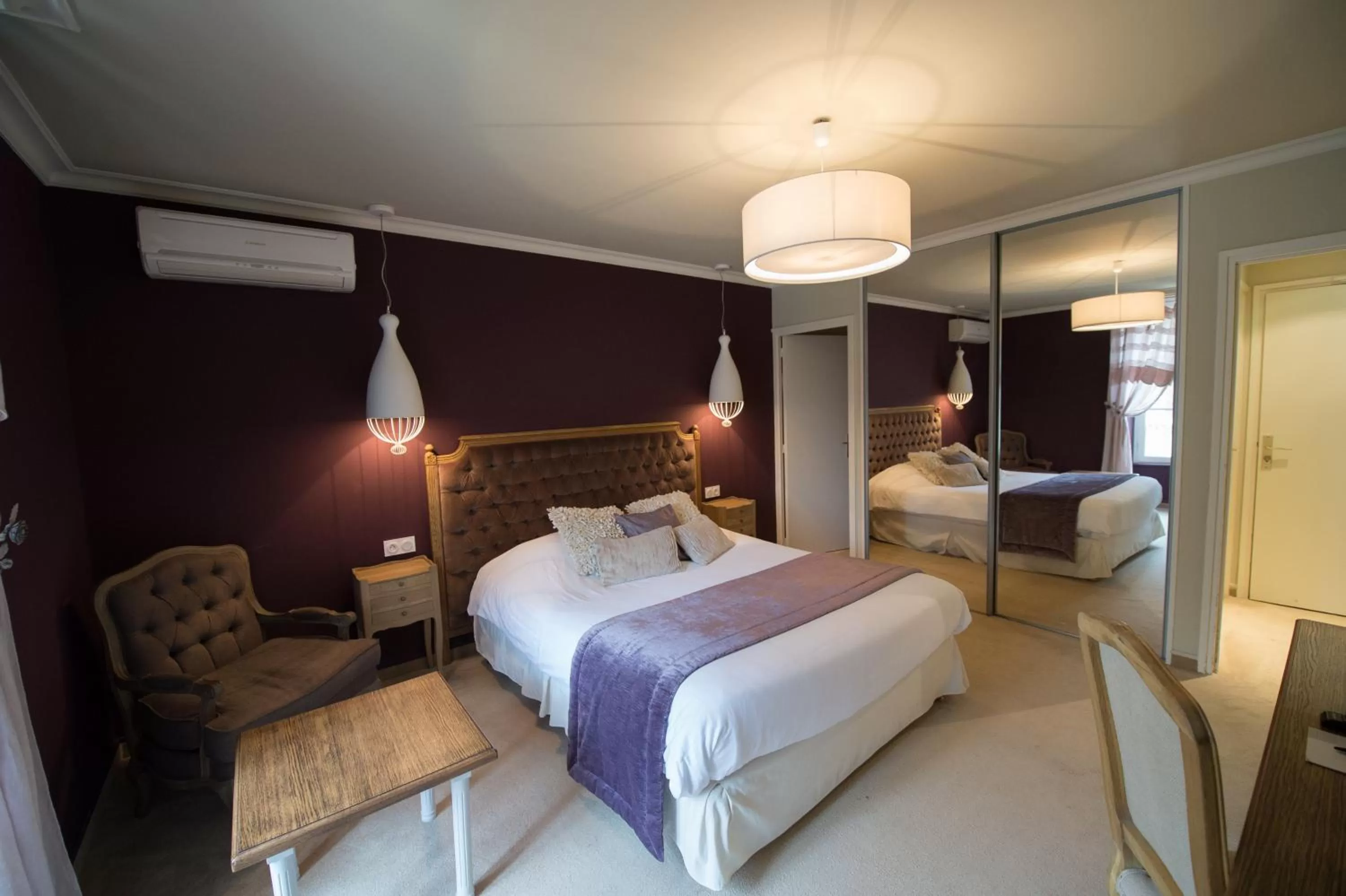 Bedroom, Bed in Chateau du Clos de la Ribaudiere - Teritoria