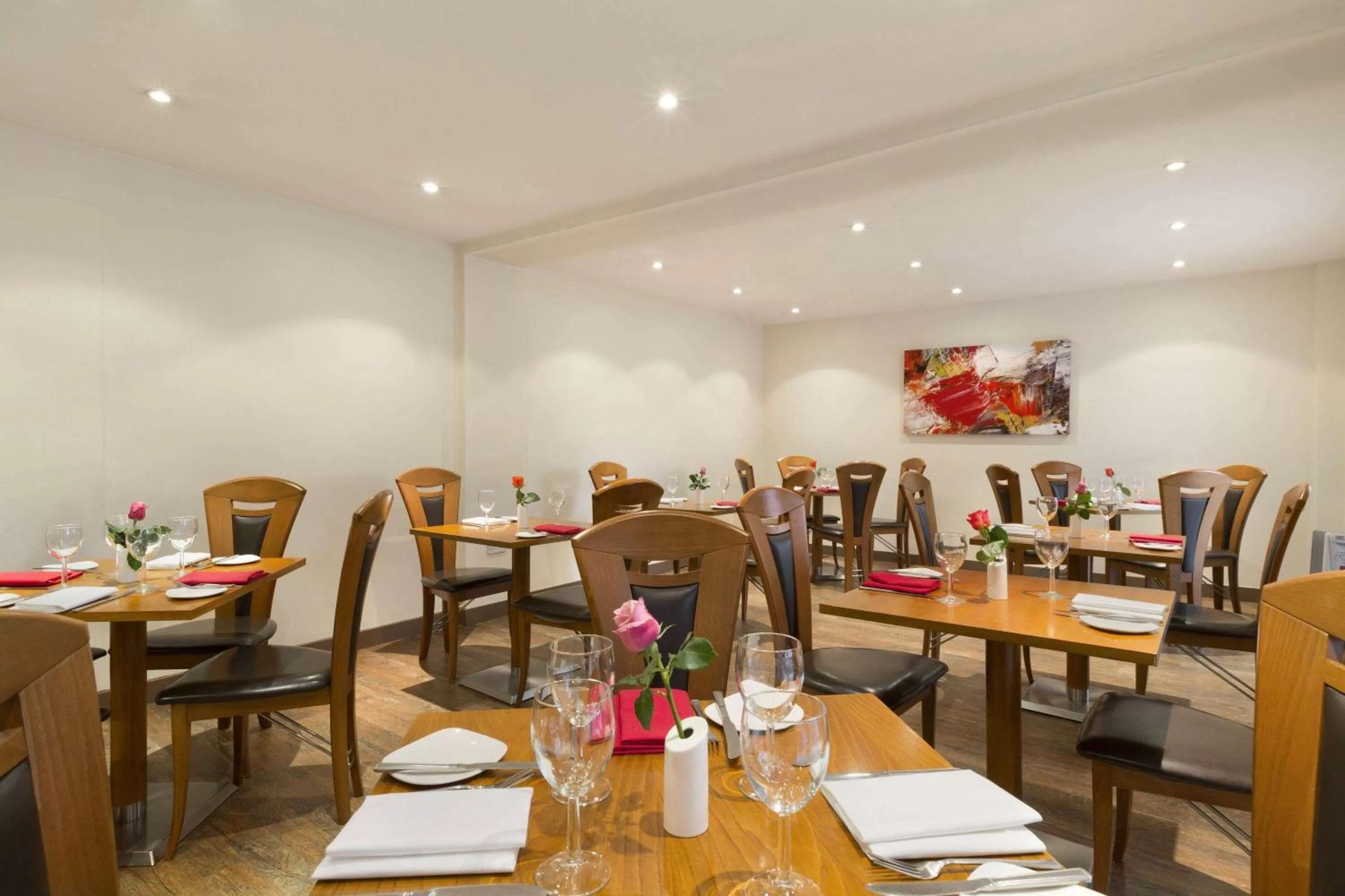 Restaurant/places to eat in Ramada London North