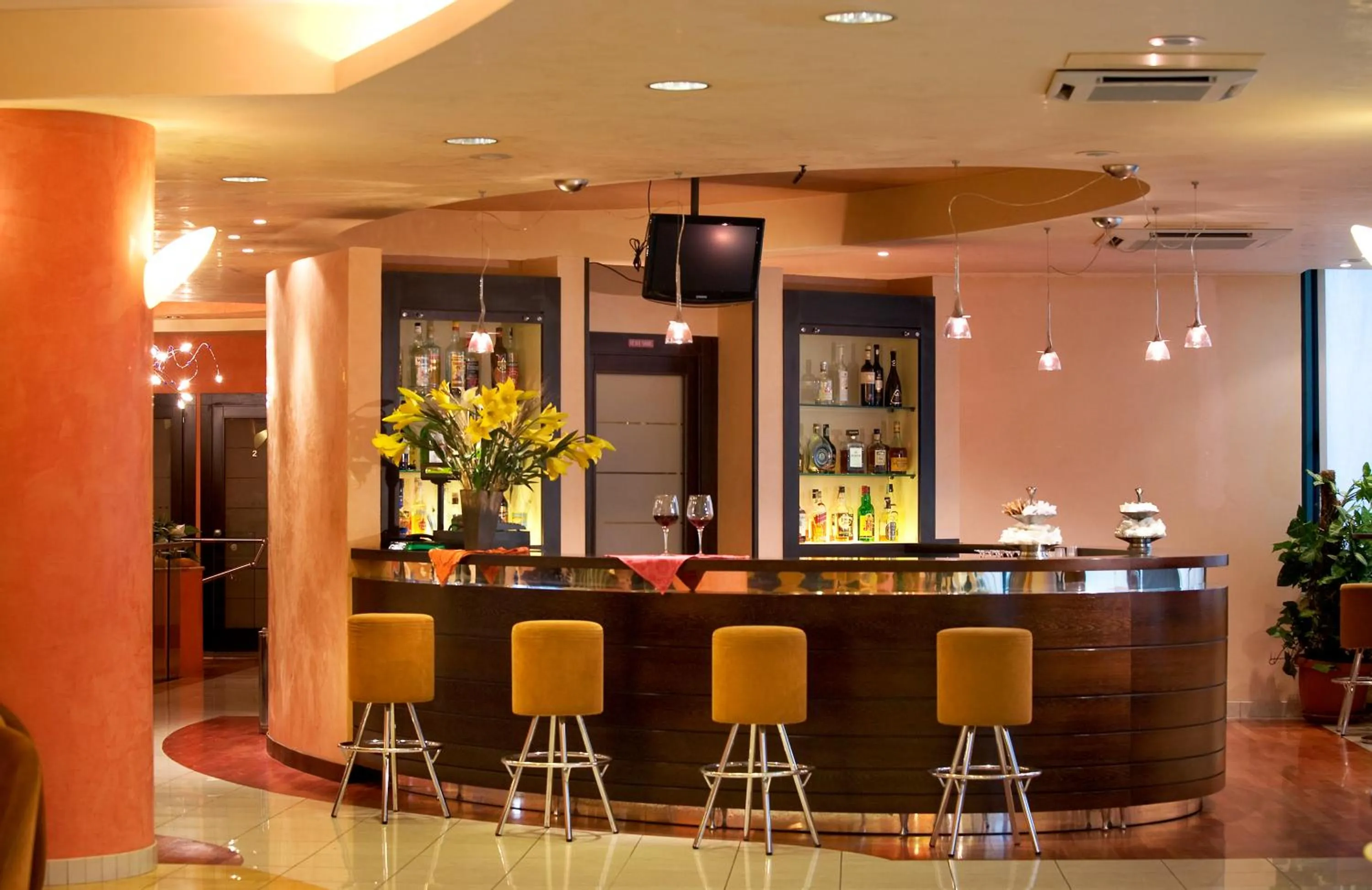 Lounge or bar in Gran Paradiso Hotel Spa