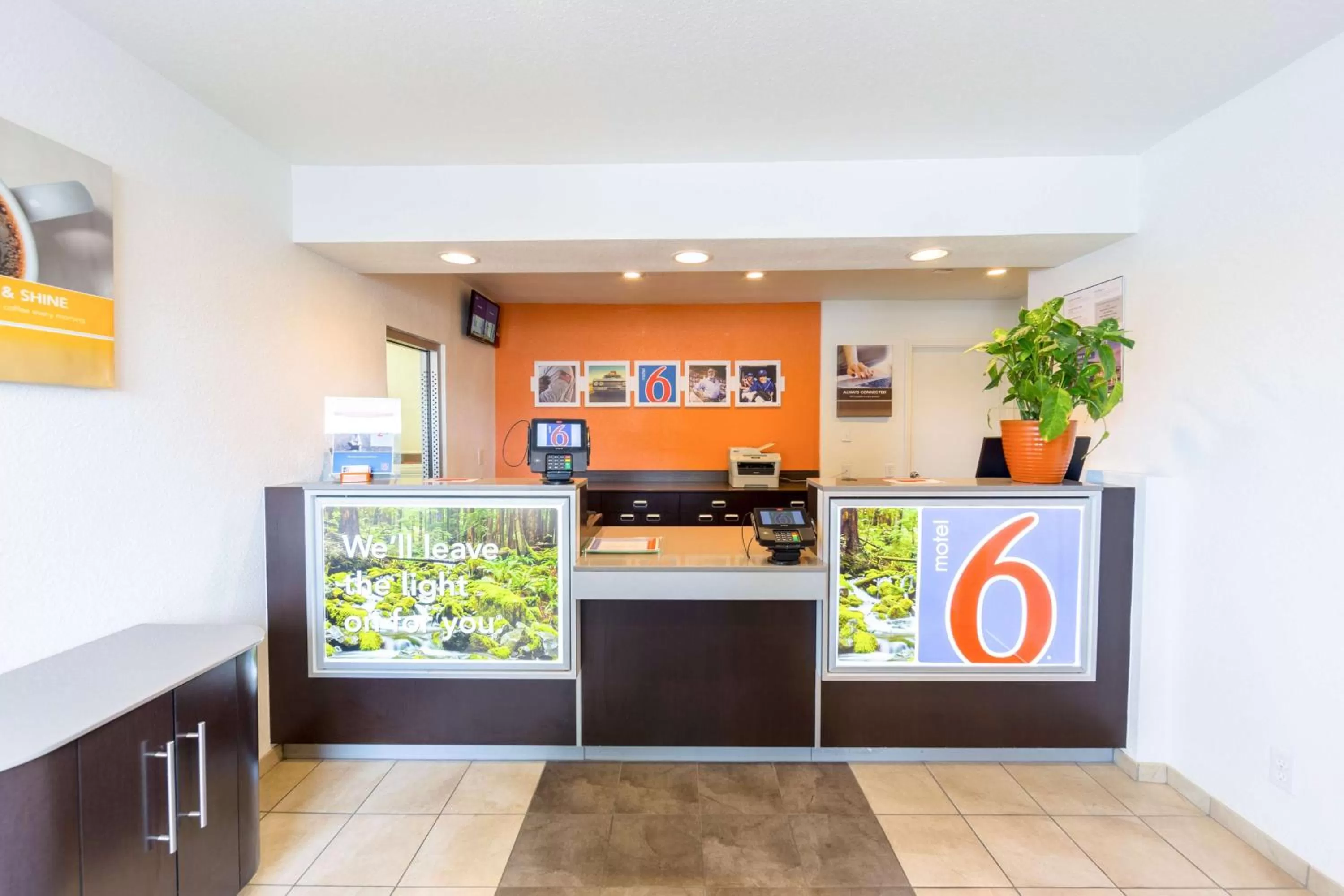 Lobby or reception in Motel 6-Klamath Falls, OR