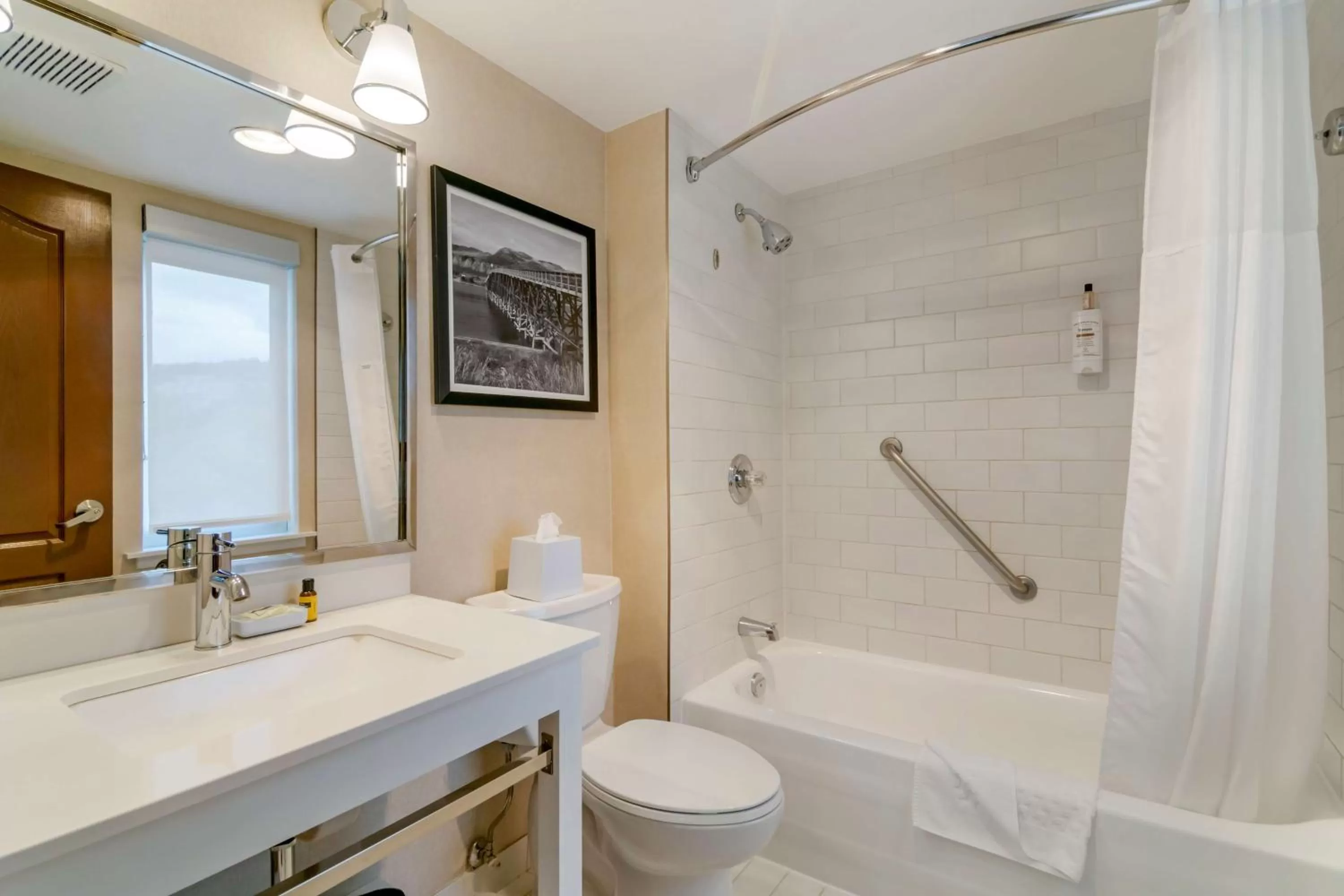 Bathroom in Best Western Premier Aberdeen Kamloops